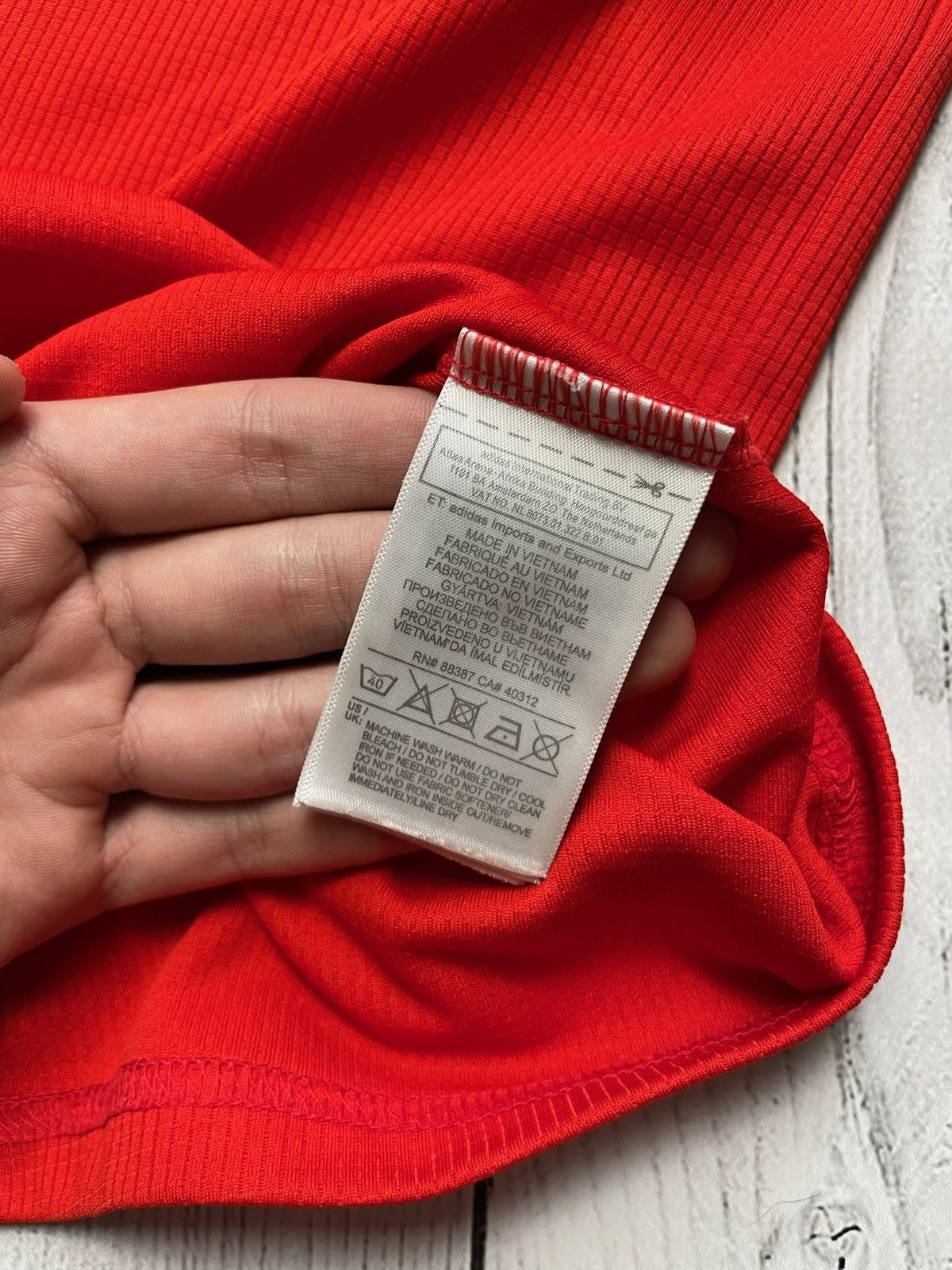 Adidas × Vintage Vintage adidas Wales 11 Bale soccer jersey size S Size US S / EU 44-46 / 1 - 5 Thumbnail