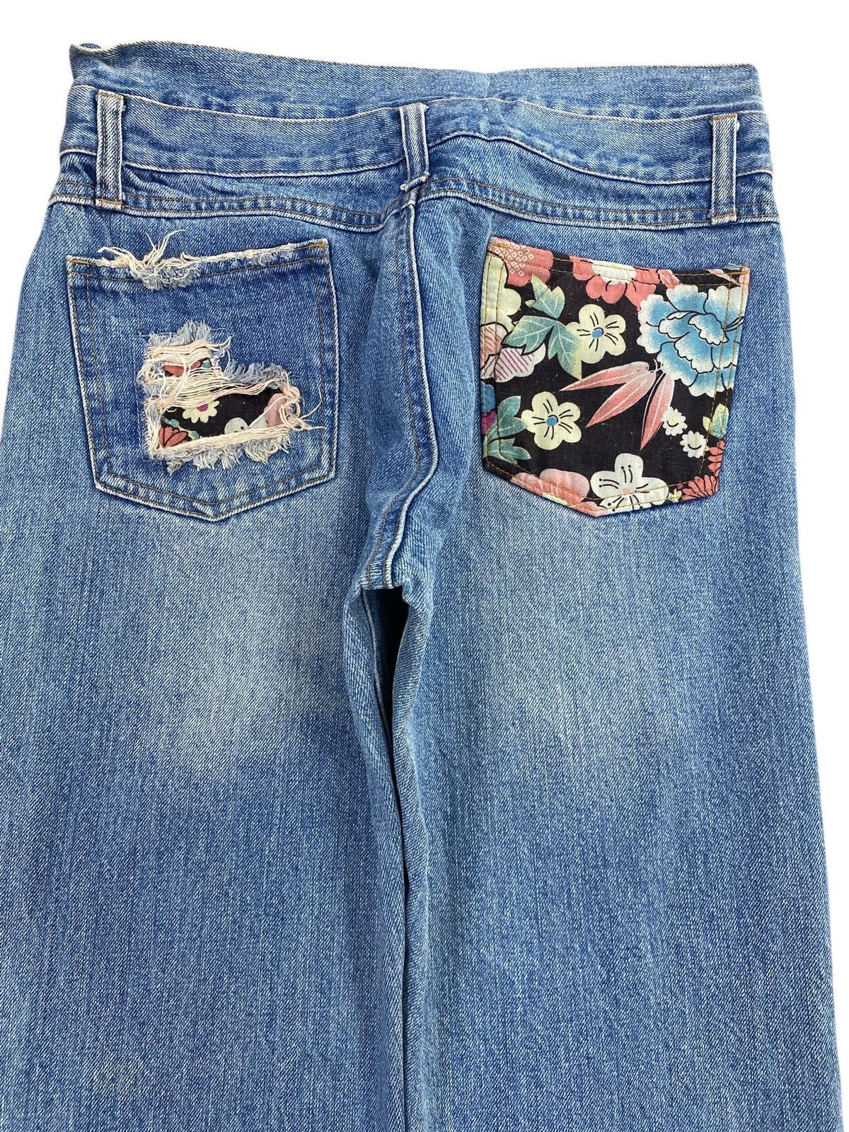 Japanese Brand Japanese Brand Distressed Style Flower Patch Skinny Jeans Size US 28 / EU 44 - 4 Thumbnail