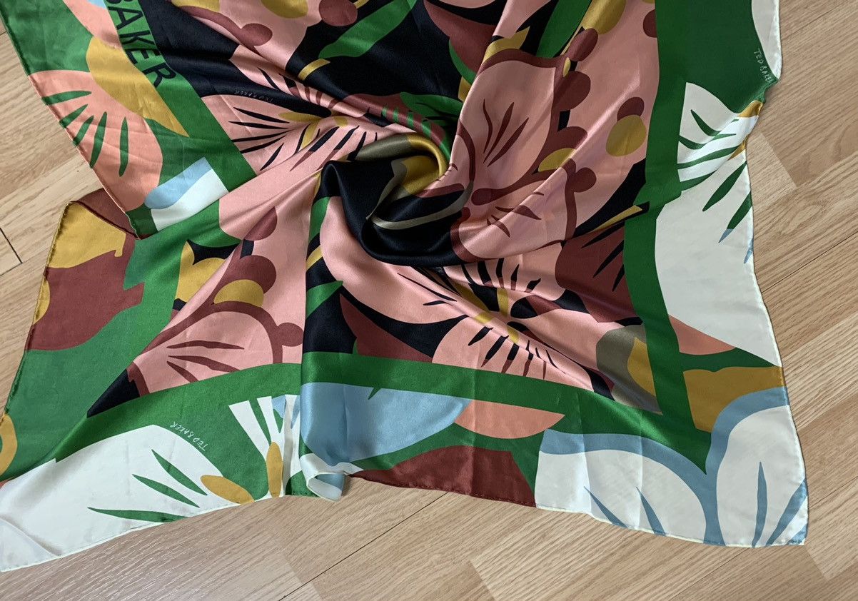 Ted Baker Ted baker flower silk flower Size ONE SIZE - 10 Thumbnail