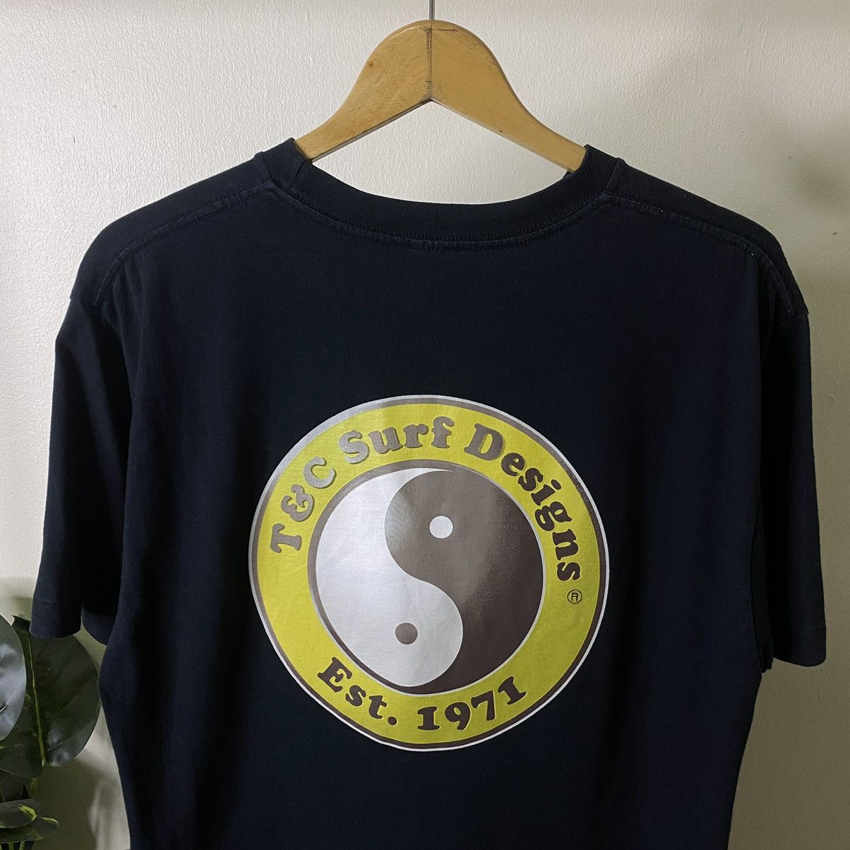 Vintage Vintage 1990s T&C Surf Big Ying Yang Logo Backhit Tee Size US L / EU 52-54 / 3 - 2 Thumbnail