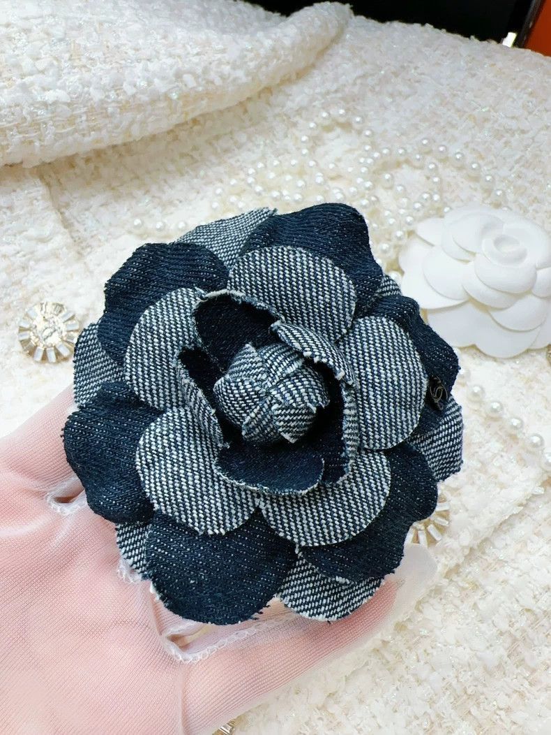 Chanel Chanel Camellia Brooch 17A Size ONE SIZE - 4 Thumbnail