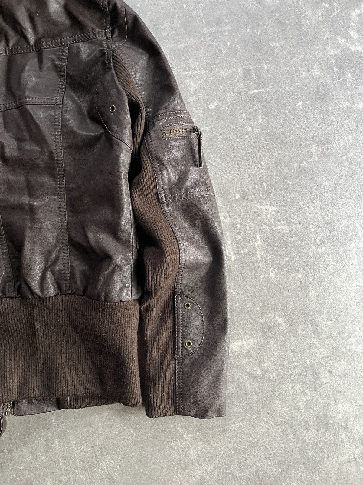 Japanese Brand 00s Faux Fur Hooded Y2K Bondage Straps Bomber Jacket XS Size XS / US 0-2 / IT 36-38 - 14 Thumbnail