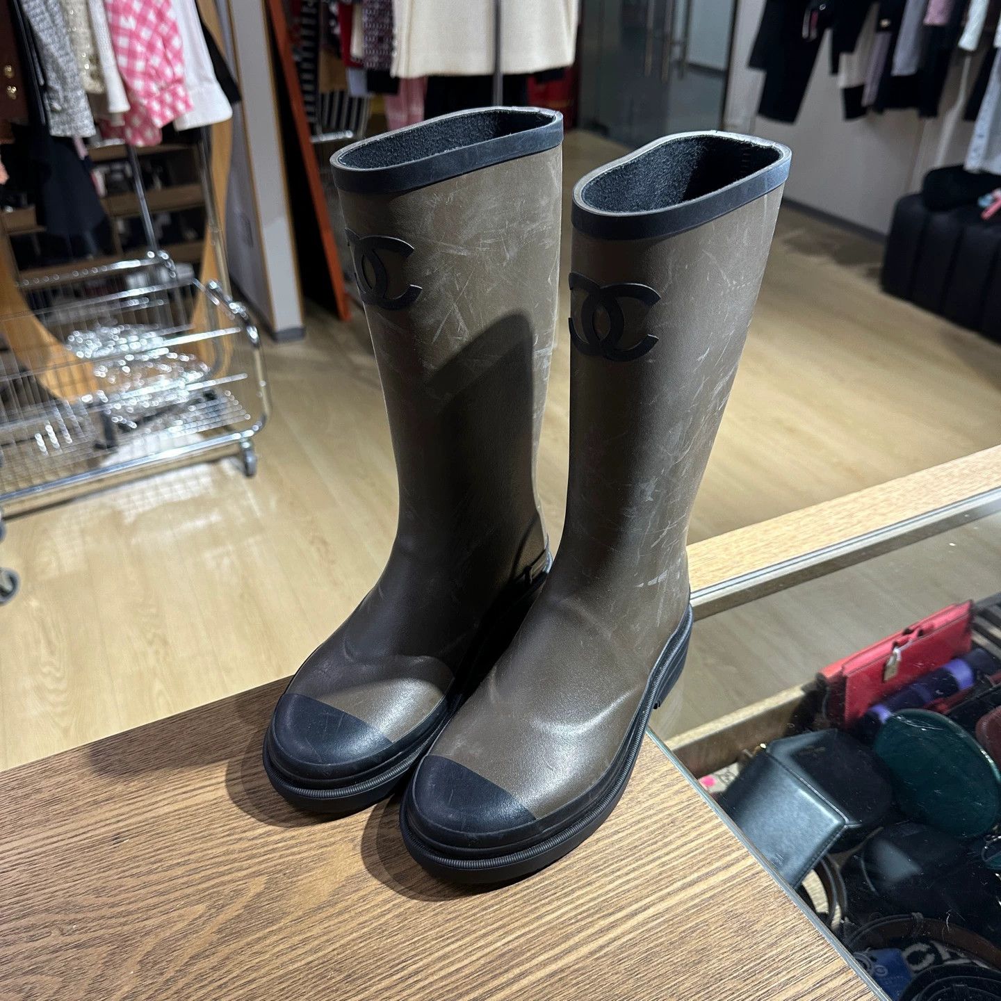 Chanel Chanel 24A May188 Olive Color-Blocked Rain Boots 35 Size US 4.5 / IT 34.5 - 1 Thumbnail