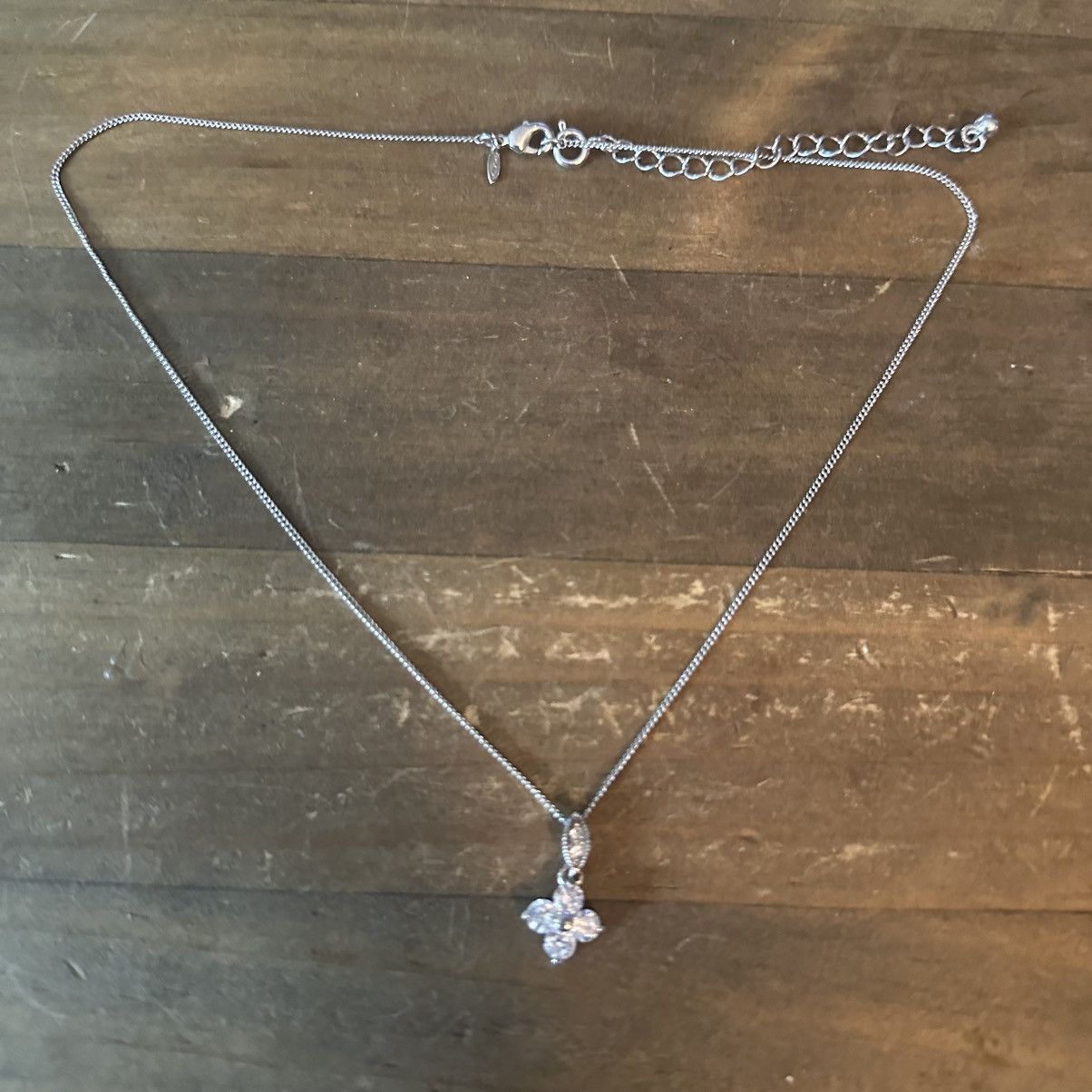 Other Avon dainty silver tone rhinestone flower pendant necklace Size ONE SIZE - 2 Thumbnail