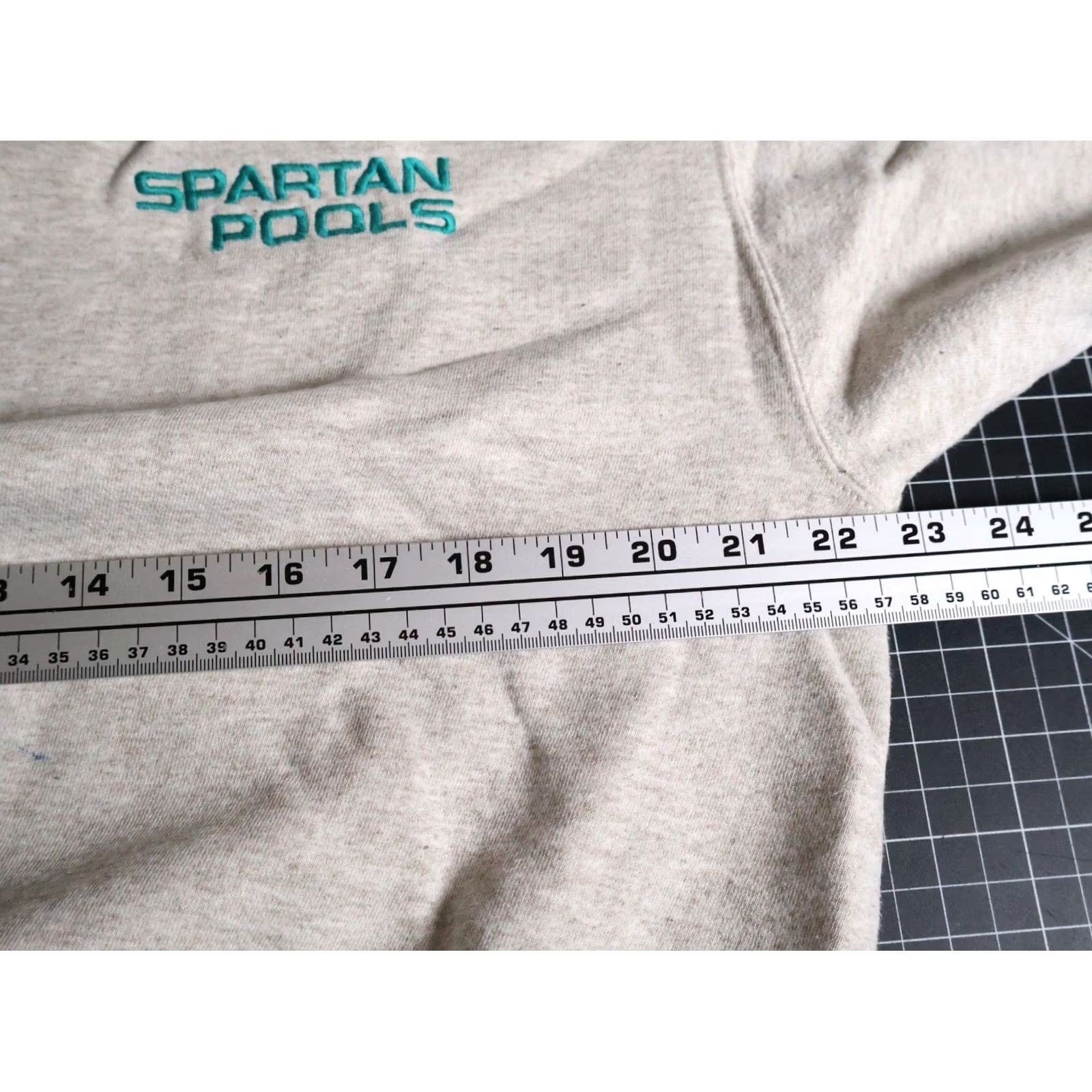 Vintage VINTAGE 90s Spartan Pools Embroidered Sweatshirt Men Large Beige Gray Crewneck Wool blends Size US L / EU 52-54 / 3 - 7 Thumbnail