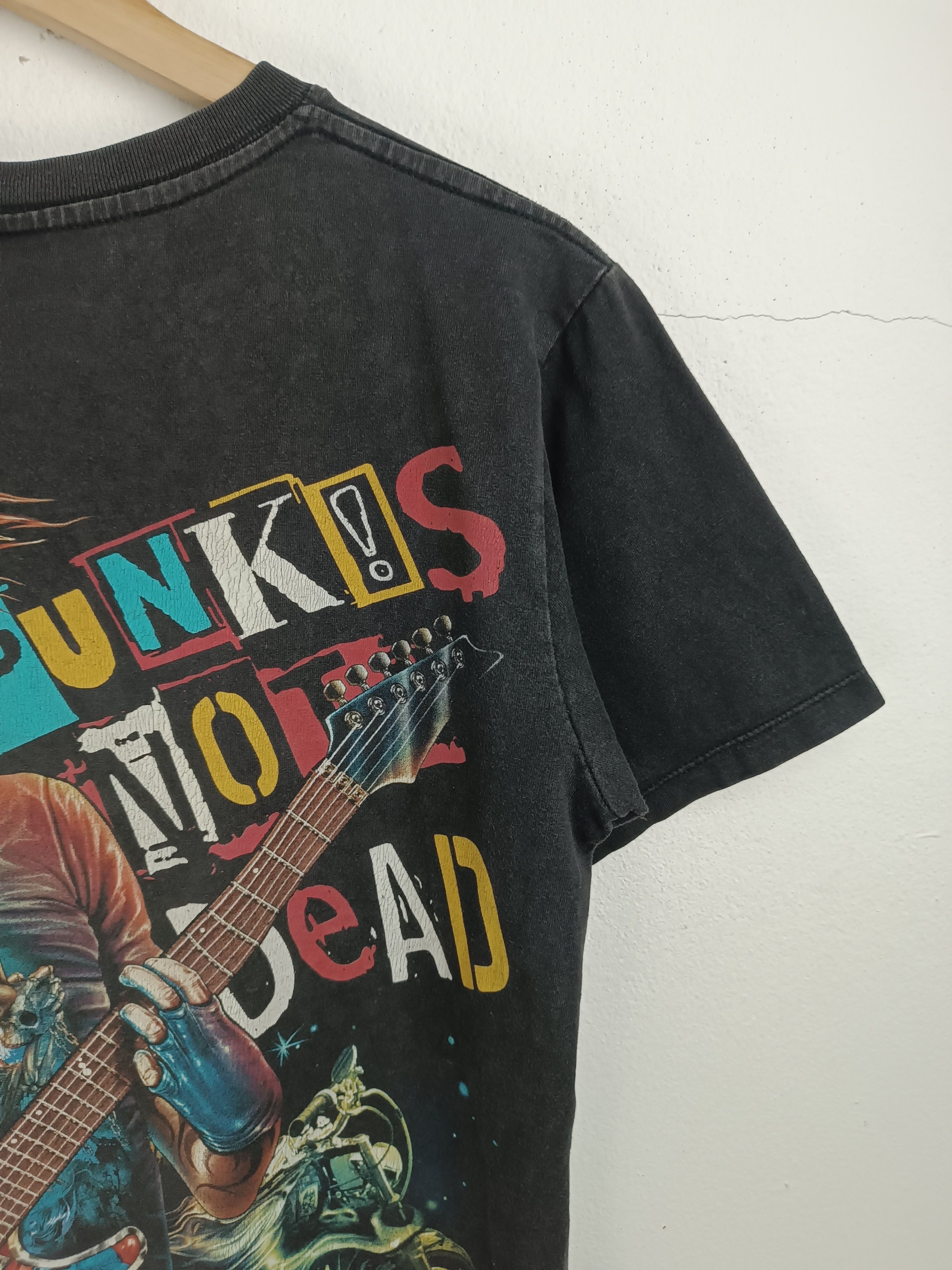 Band Tees VINTAGE Y2K PUNKS NOT DEAD GUITAR MOHAWK SEDITIONARIES TEE Size US S / EU 44-46 / 1 - 4 Thumbnail