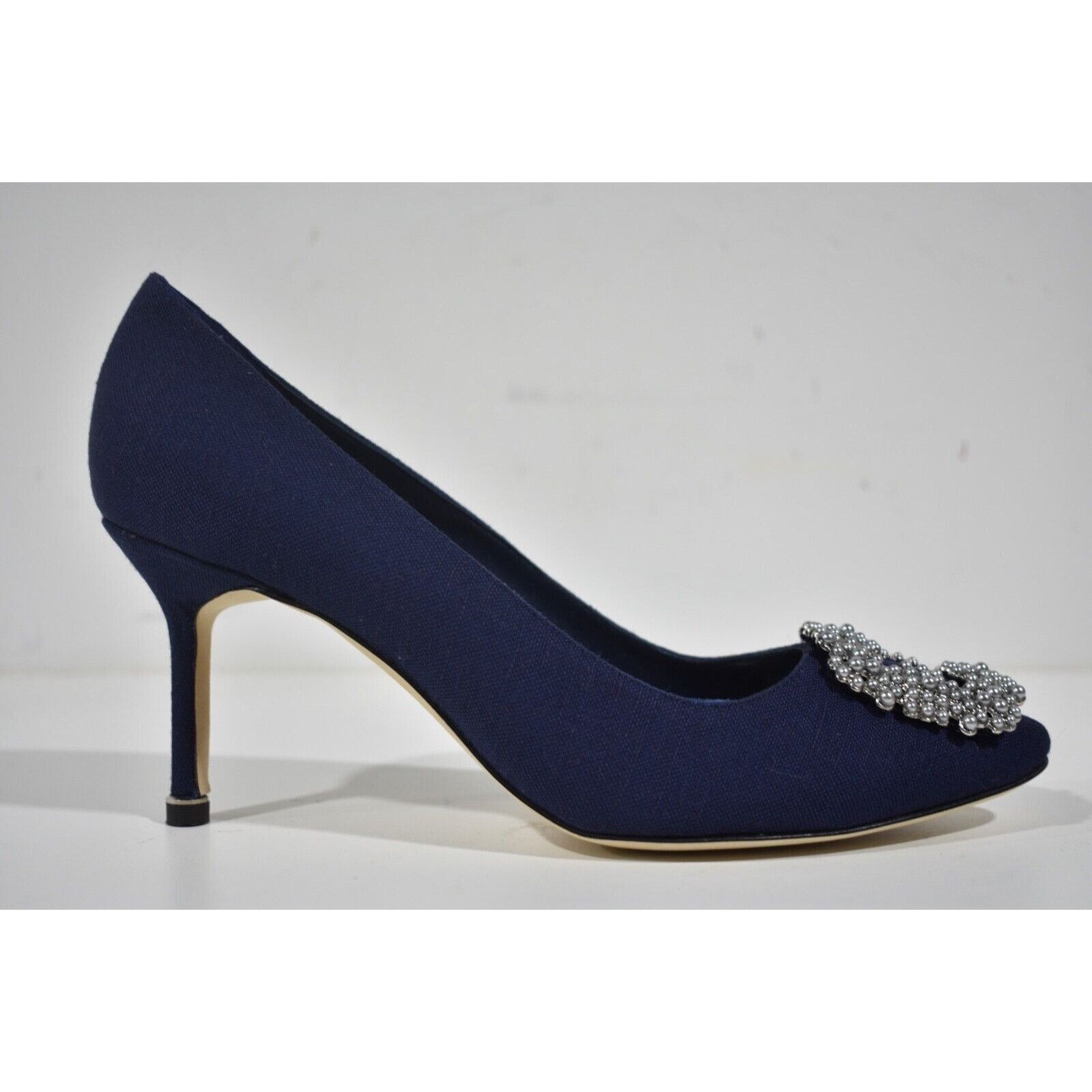 Manolo Blahnik Hangisi 70 Navy Linen Pearl Jewel Buckle Low Heel Pump 39 Size US 9 / IT 39 - 5 Thumbnail