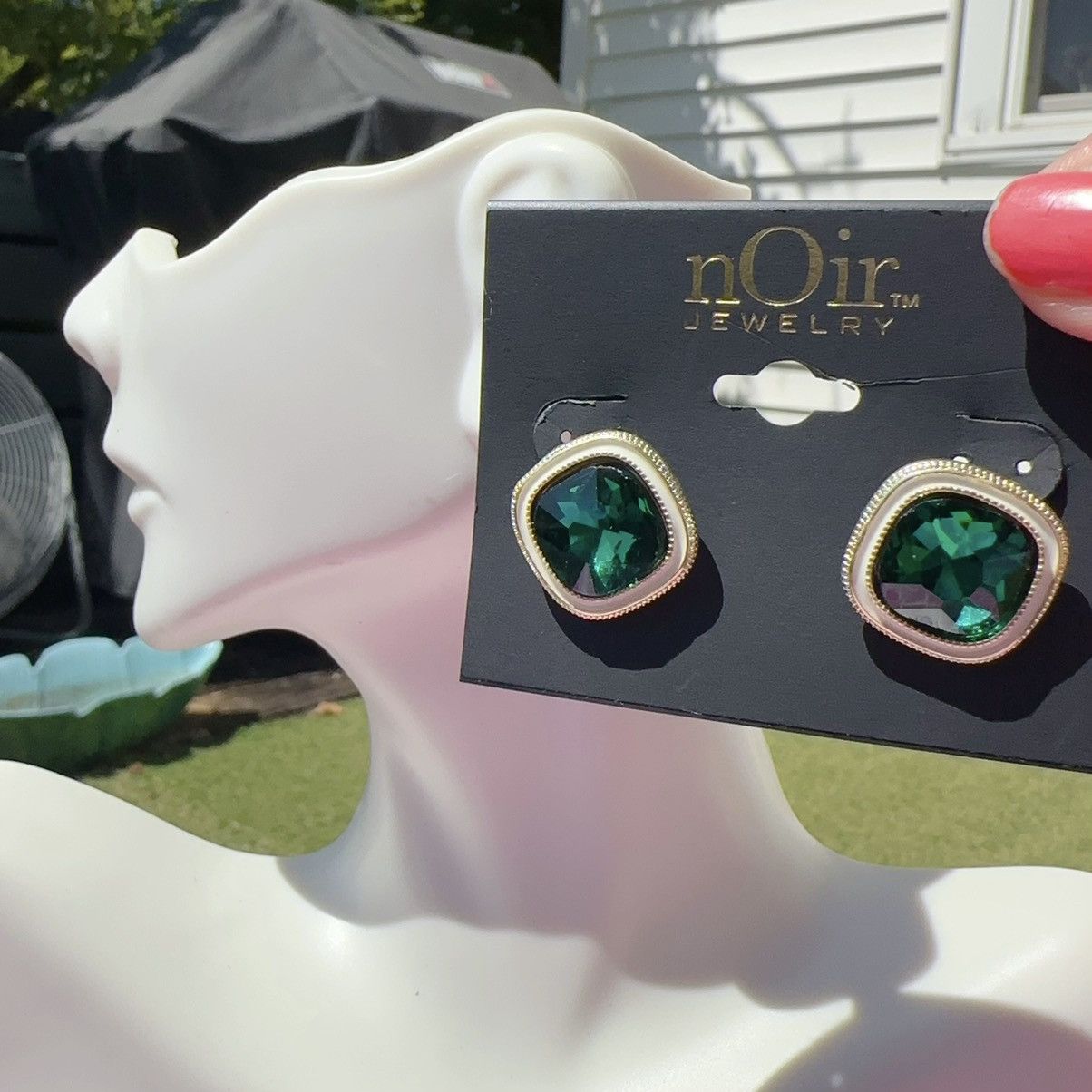 Designer Noir gold tone green diamond beige edge studs square earring Size ONE SIZE - 1 Thumbnail