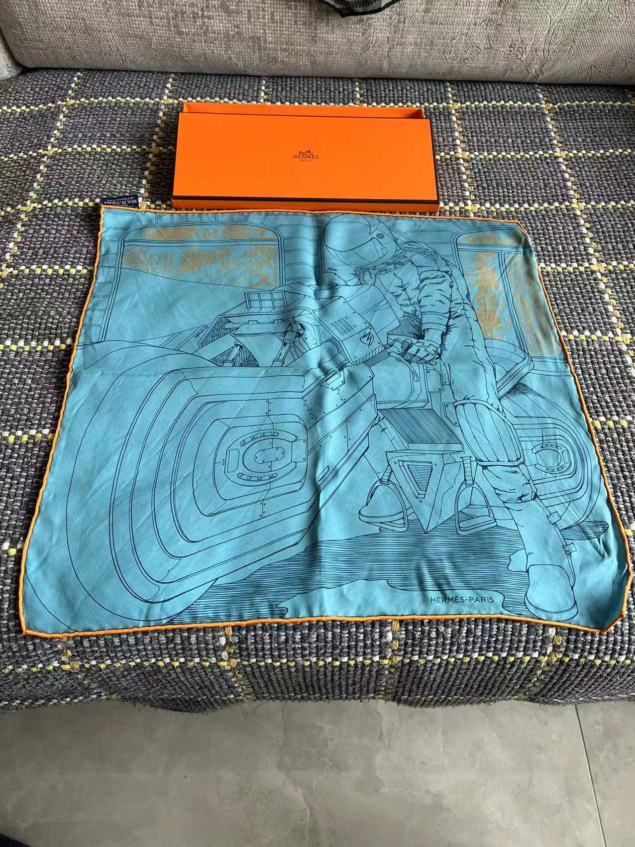 Hermes Hermes 40x40 Heavyweight Silk Scarf Size ONE SIZE - 1 Thumbnail