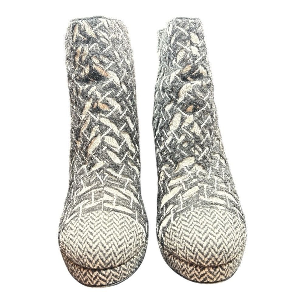 Chanel Chanel Tweed Zip Up Booties Black White CC Heels EU 39.5 US Size US 9.5 / IT 39.5 - 7 Thumbnail