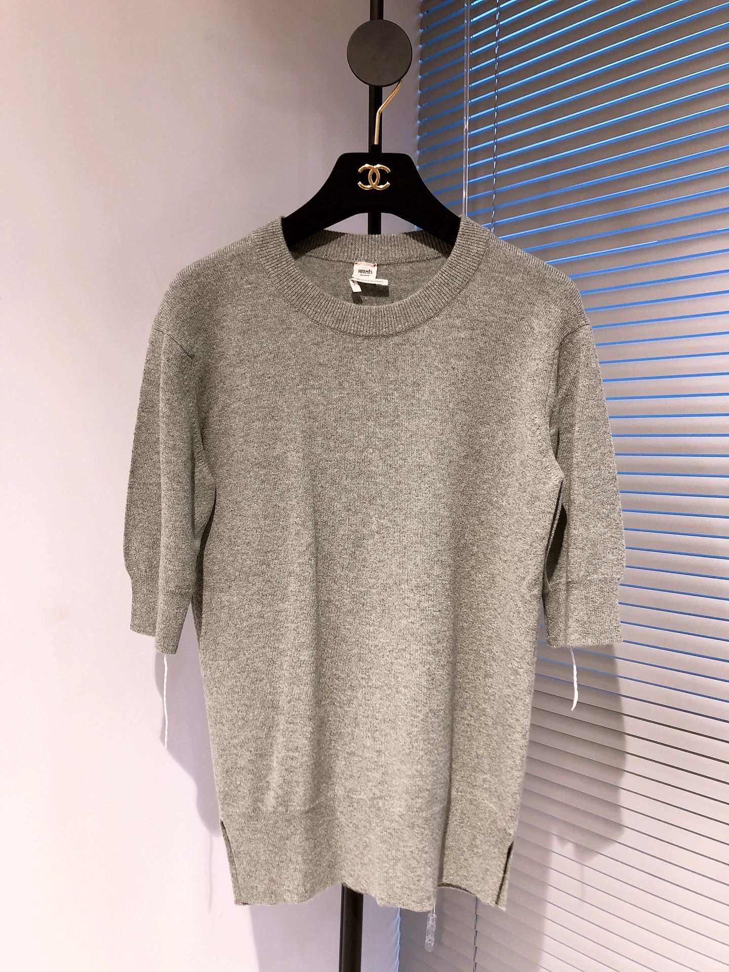 Hermes Hermes Gray Cashmere Short-Sleeve Sweater Size US S / EU 44-46 / 1 - 1 Thumbnail