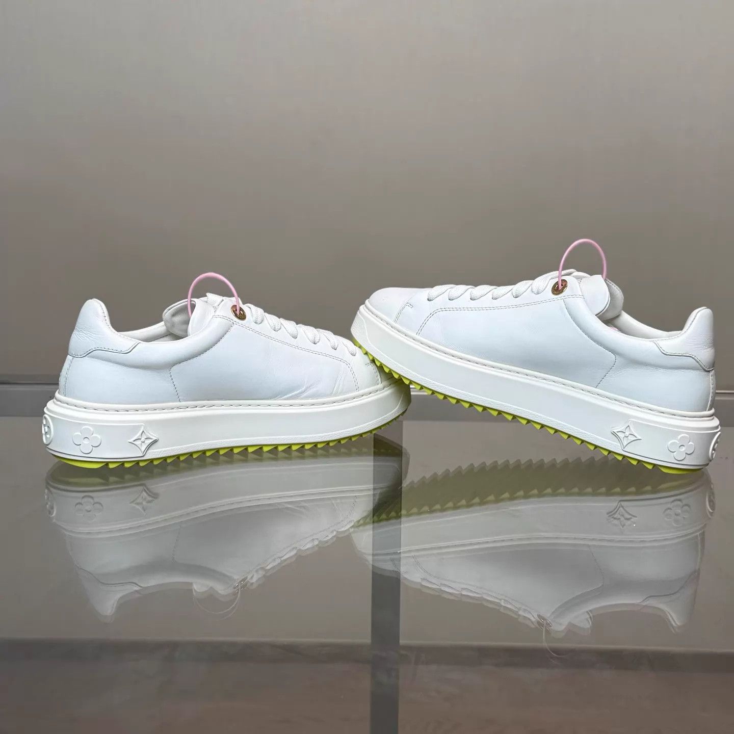 Louis Vuitton LV Time Out White Green Monogram Sneaker 36.5 98 Size US 6 / IT 36 - 6 Thumbnail