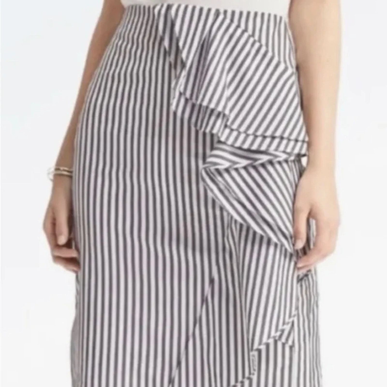 Banana Republic Banana Republic black and white striped ruffle skirt, size 2 Size 26" / US 2 / IT 38 - 1 Thumbnail