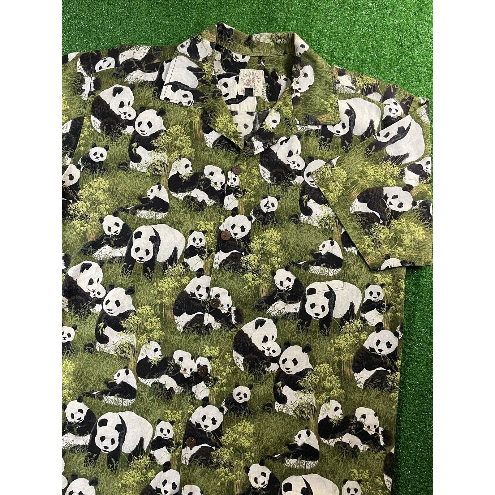 Vintage Vintage Short Sleeve Button Green Medium Panda AOP Shirt Size US M / EU 48-50 / 2 - 1 Thumbnail
