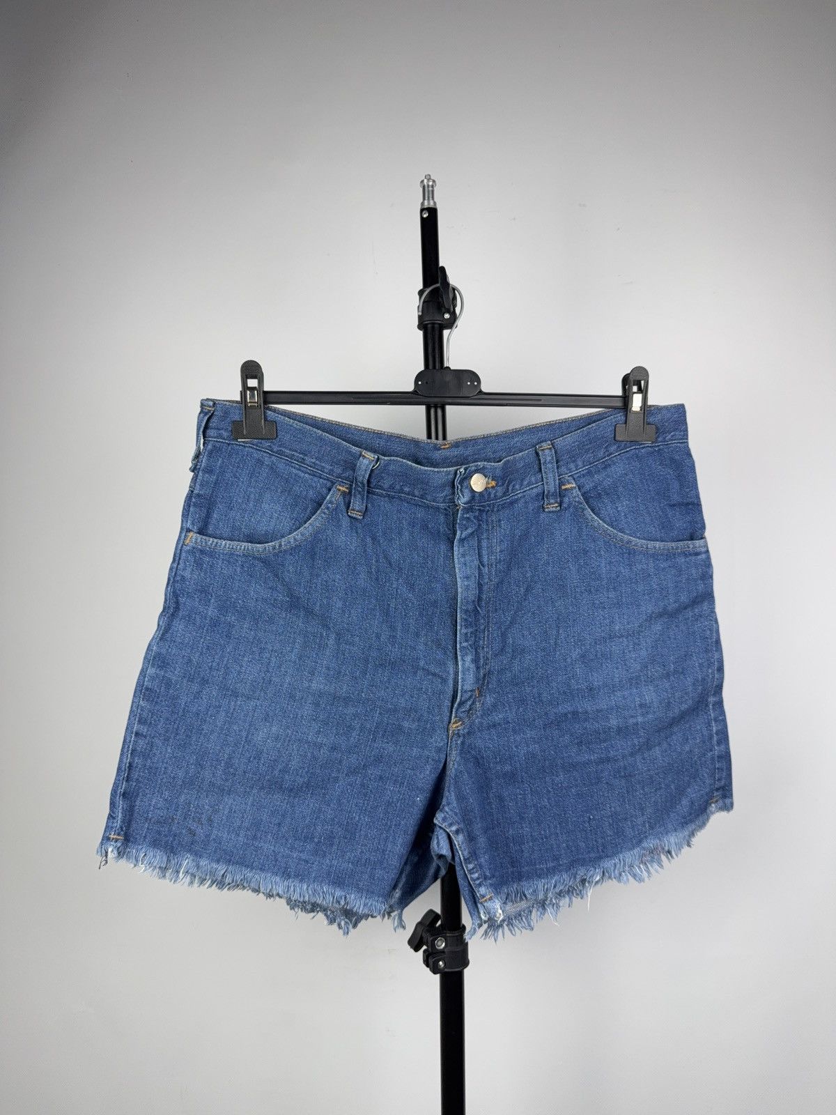 Wrangler Retro 80s Wrangler Vintage Cutoff Denim Shorts W34 Size US 34 / EU 50 - 1 Thumbnail