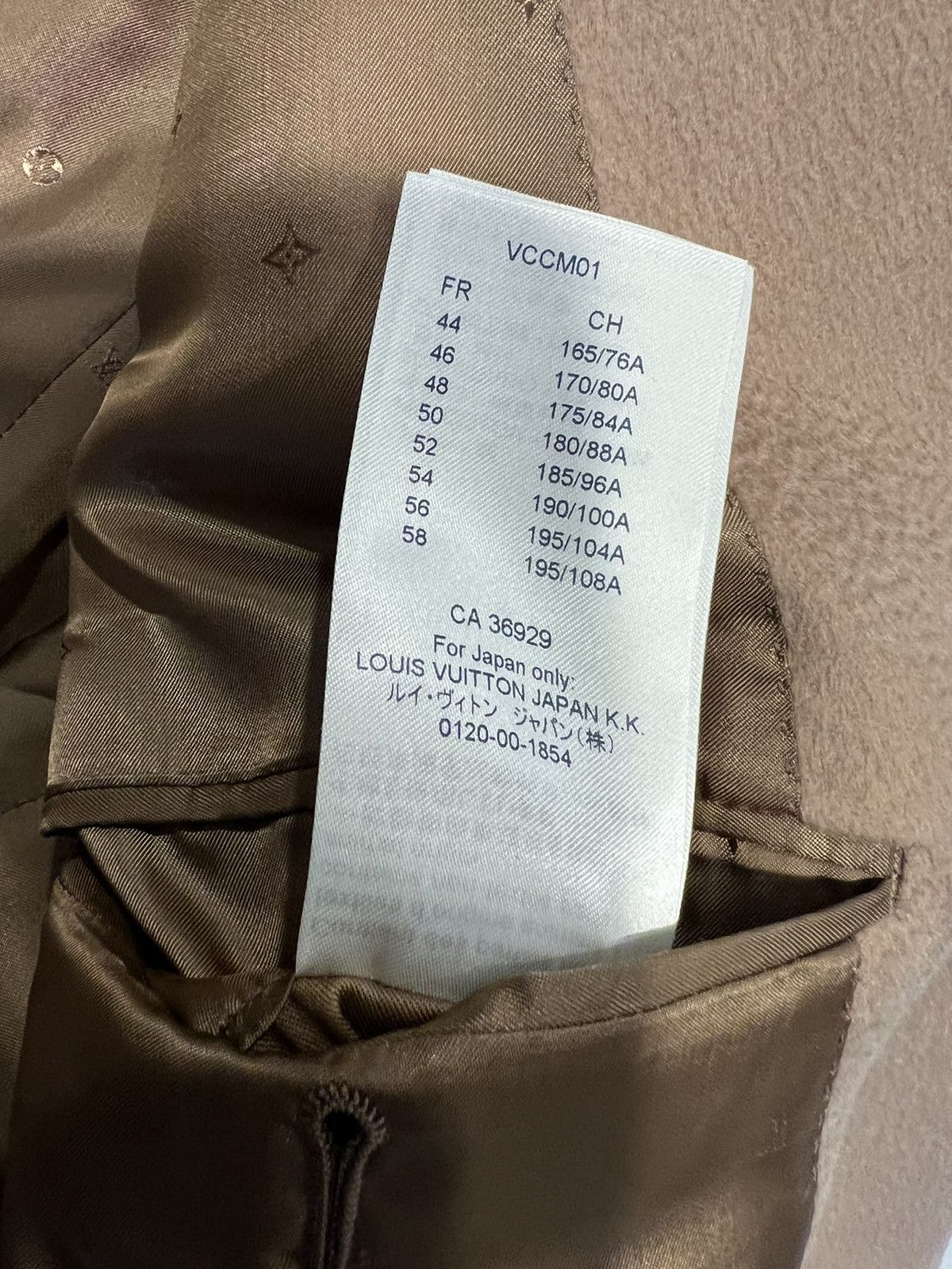 Louis Vuitton Louis Vuitton men’s camel overcoat. 48/M. $5100 Size US M / EU 48-50 / 2 - 17 Thumbnail