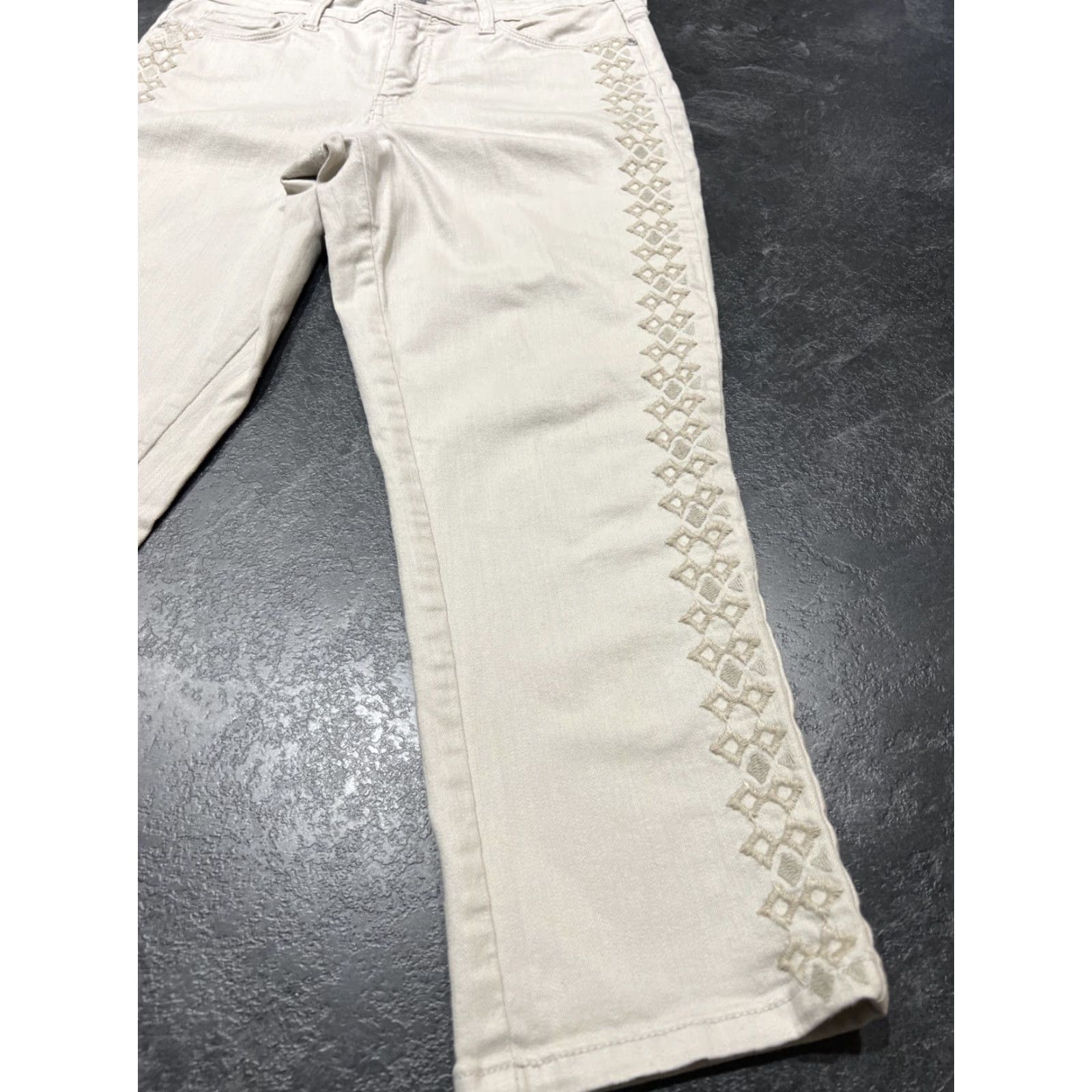 NYDJ VINTAGE NYDJ Jeans Capri Womens 6 Beige Cotton Blend Stretch Comfort Tuck Size 28" / US 6 / IT 42 - 2 Thumbnail
