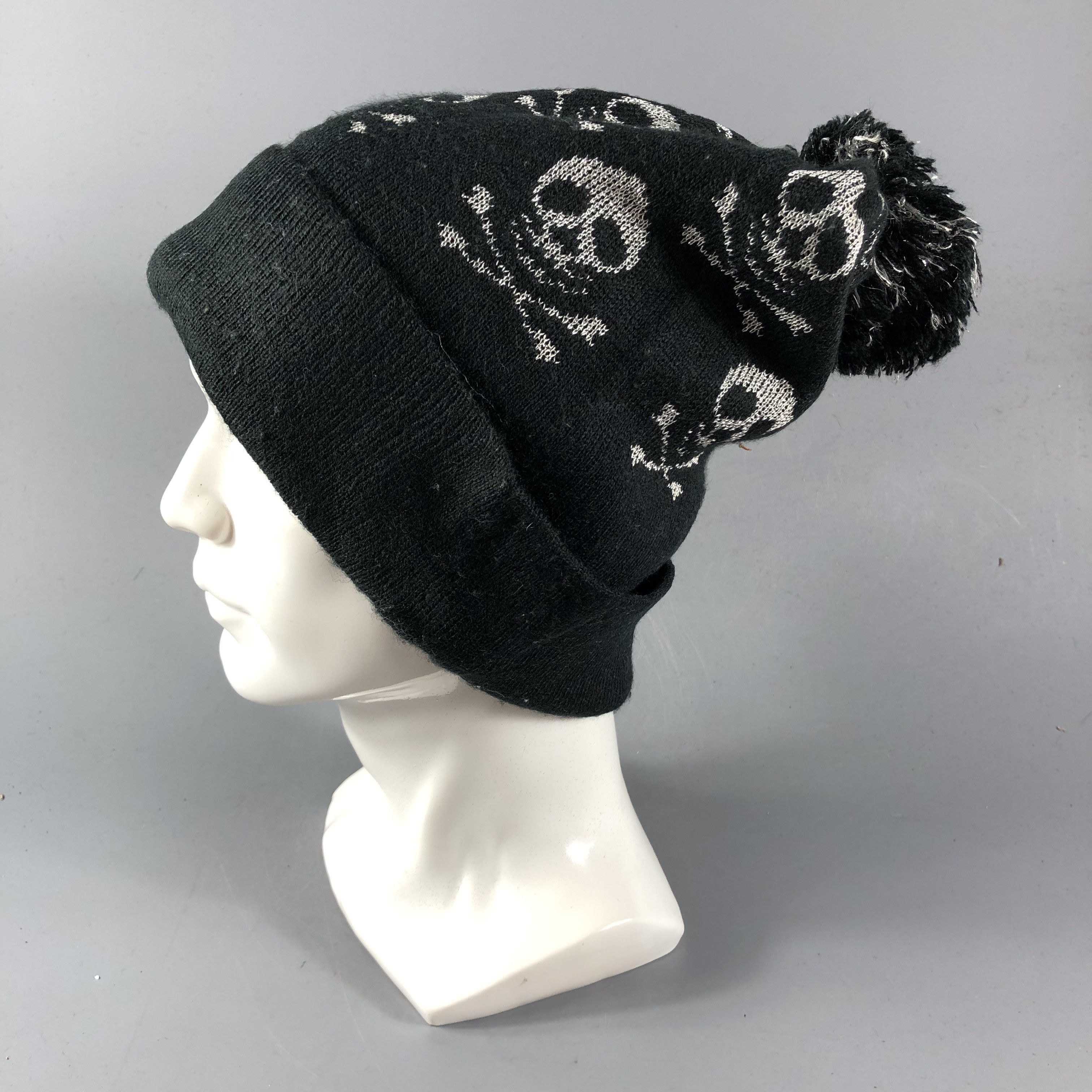 Hypebeast Skulls Bobble Beanie Snowcap Snow Hat B617 Size ONE SIZE - 1 Thumbnail