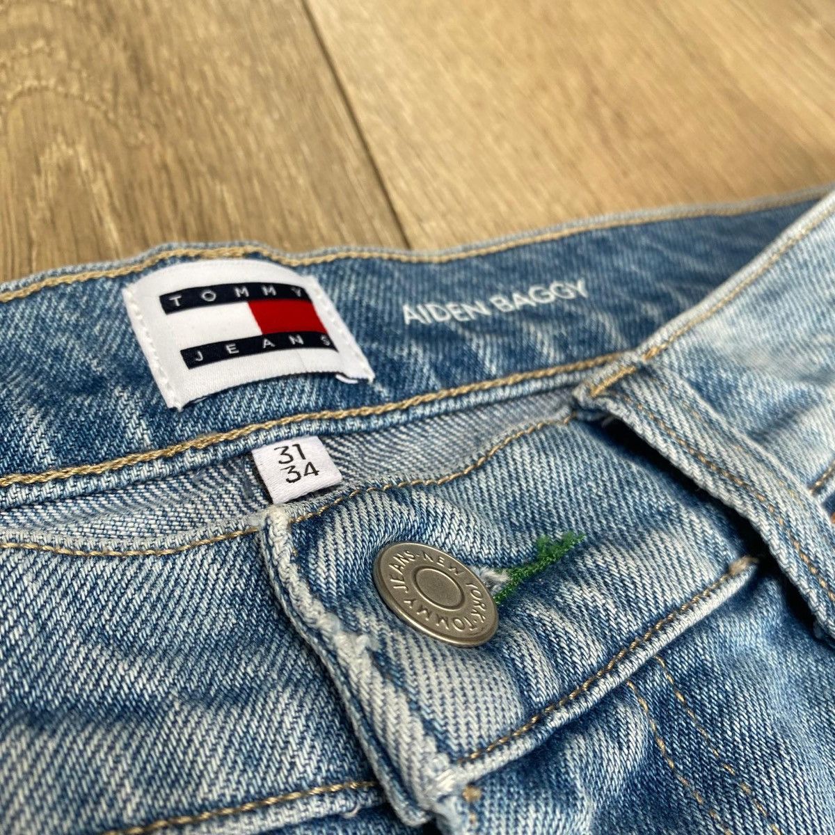 Tommy Hilfiger × Vintage Tommy Hilfiger Aiden Baggy Light Blue Jeans Size US 31 - 7 Thumbnail