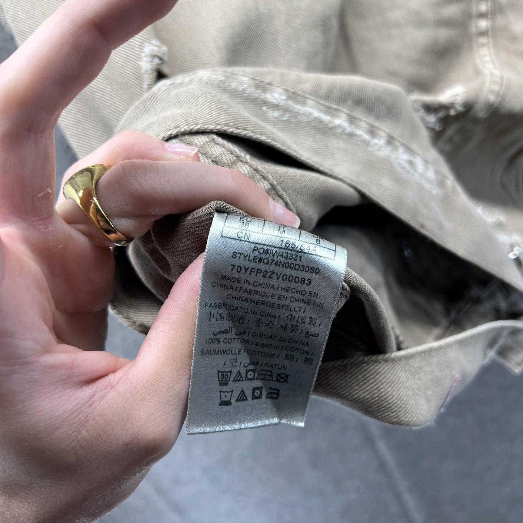 Guess VINTAGE? No. Guess Jeans Jacket Womens Medium Beige Distressed Denim Trucker Button Up Size 32" / US 10 / IT 46 - 3 Thumbnail