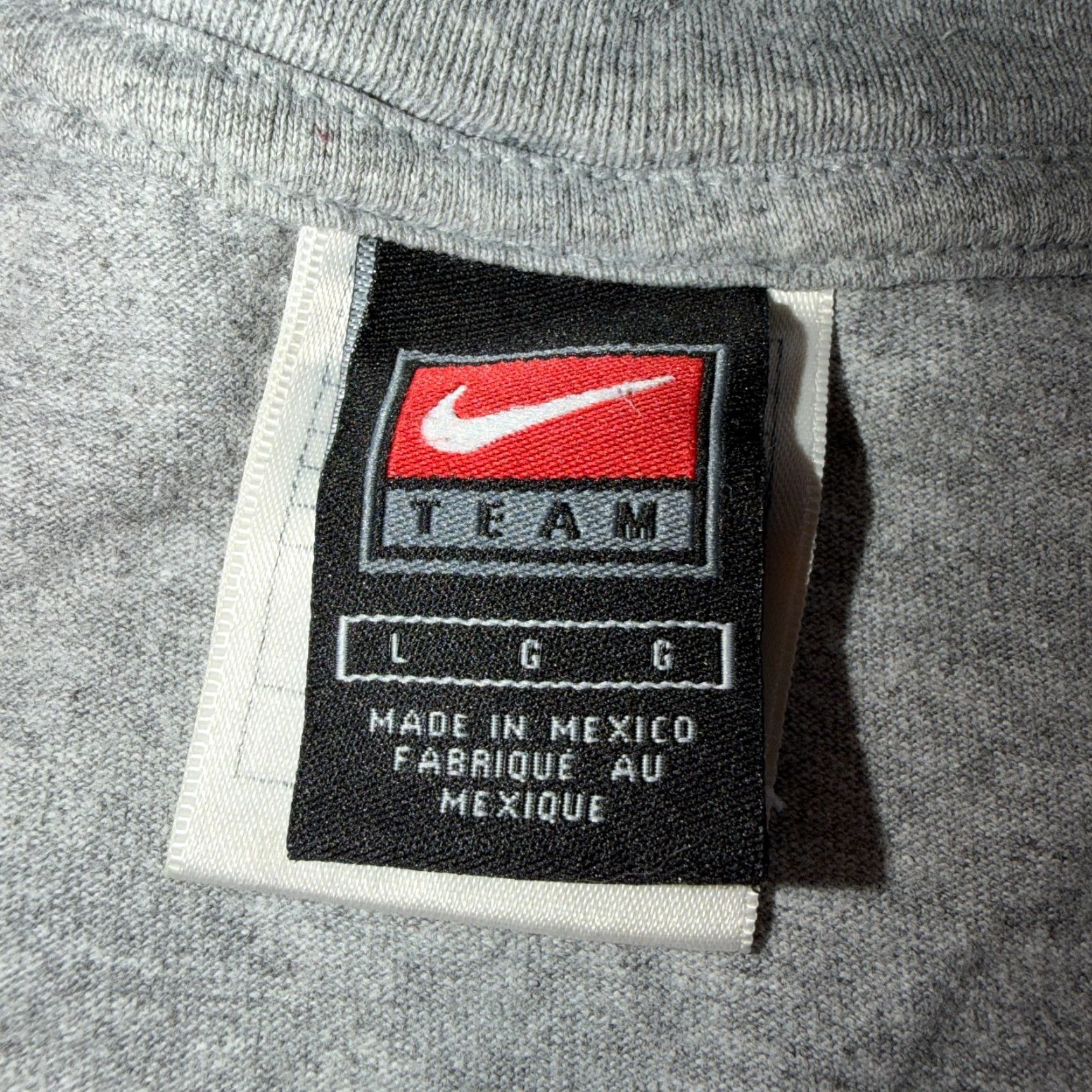 Nike VINTAGE Nike Beavers Oregon Center Swoosh Y2K T Shirt Nike Sports Promo Cool Graphic Tee Size US L / EU 52-54 / 3 - 5 Thumbnail