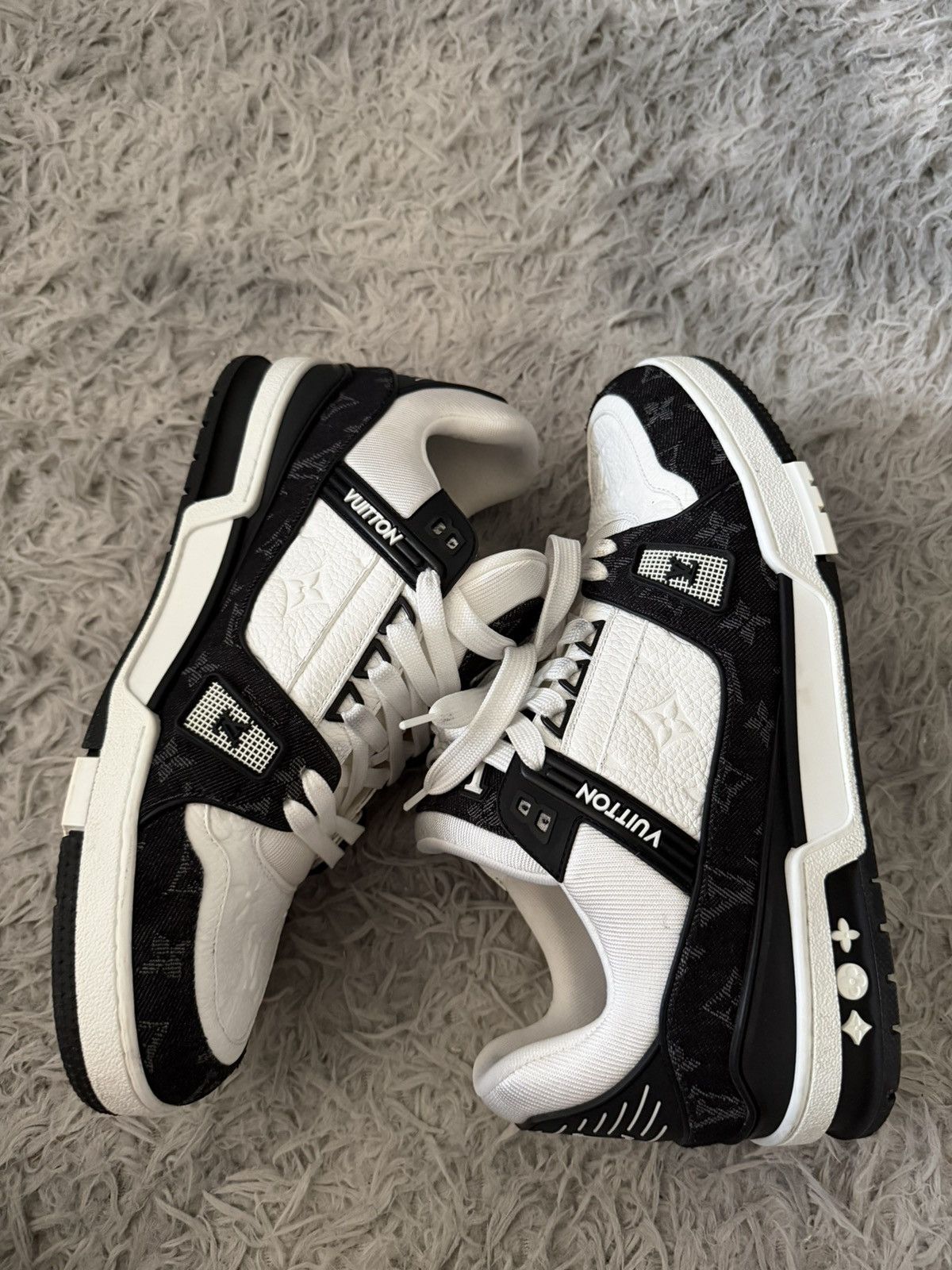 Louis Vuitton Black and white trainer sneakers Size US 10.5 / EU 43-44 - 1 Thumbnail