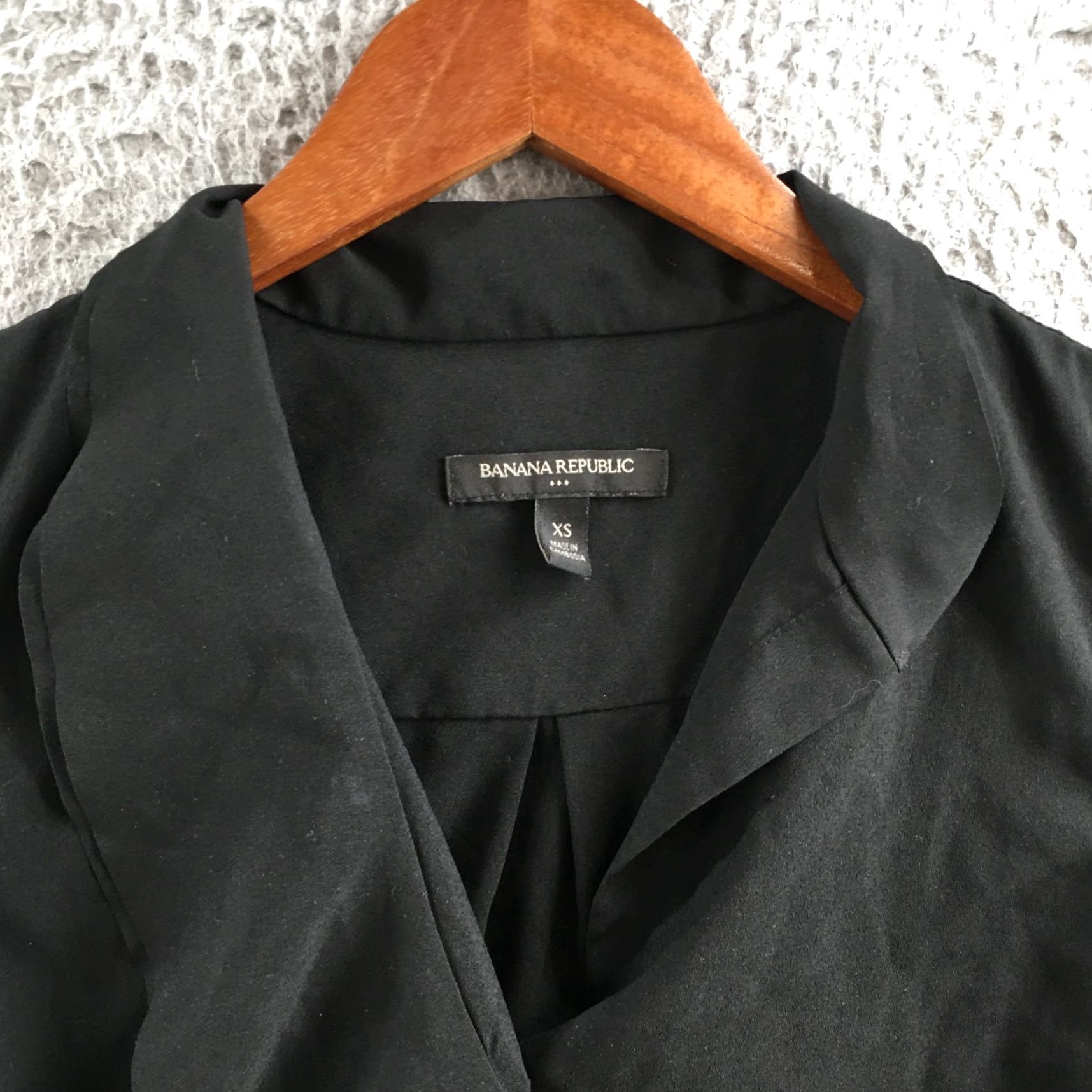 Banana Republic Banana Republic Blouse Womens XS Black Sleeveless Ruffle V Neck Lightweight Top Size XS / US 0-2 / IT 36-38 - 3 Thumbnail