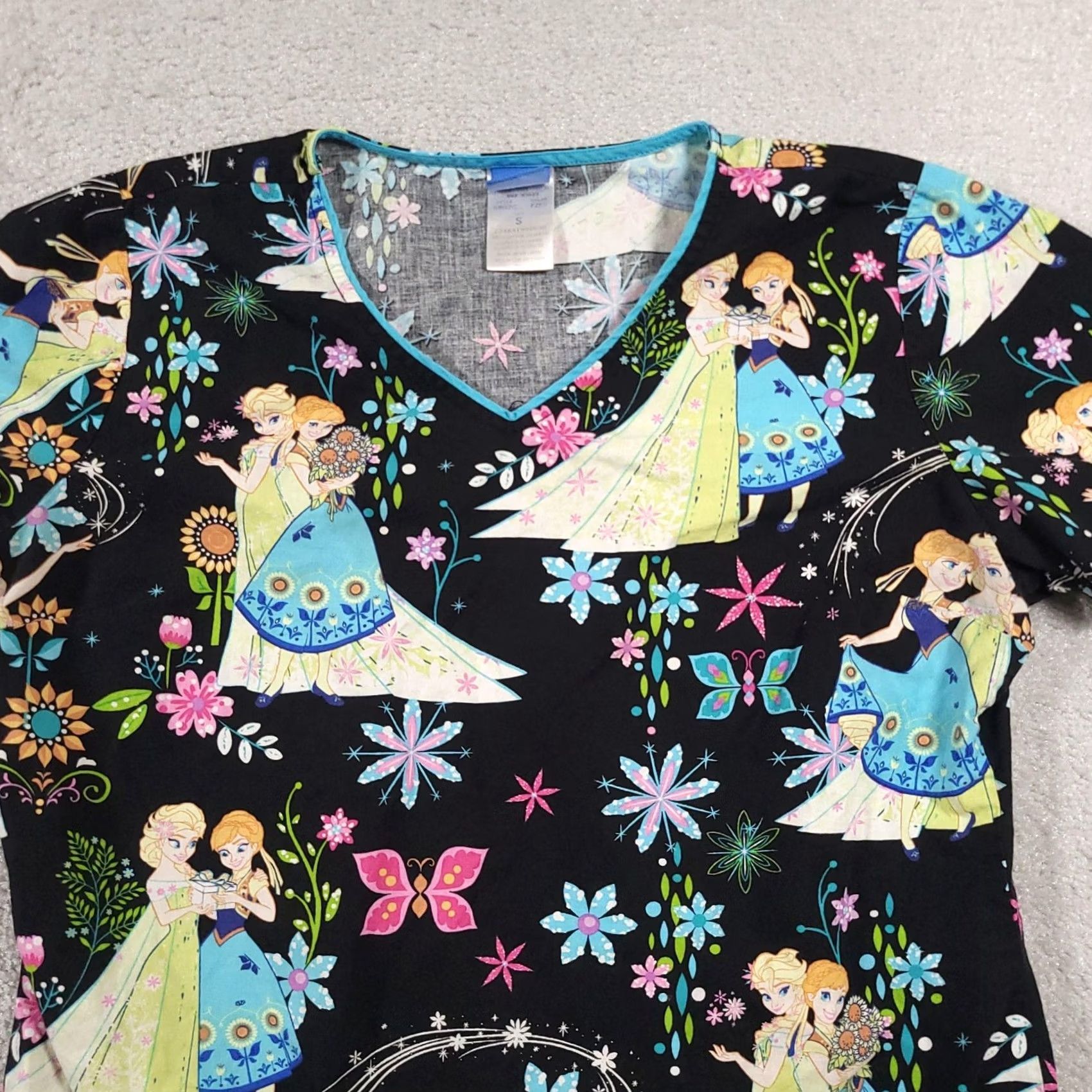 Disney Disney Frozen Scrub Top Womens Small Black Anna Elsa Floral Nurse Shirt V-Neck Size S / US 4 / IT 40 - 3 Thumbnail