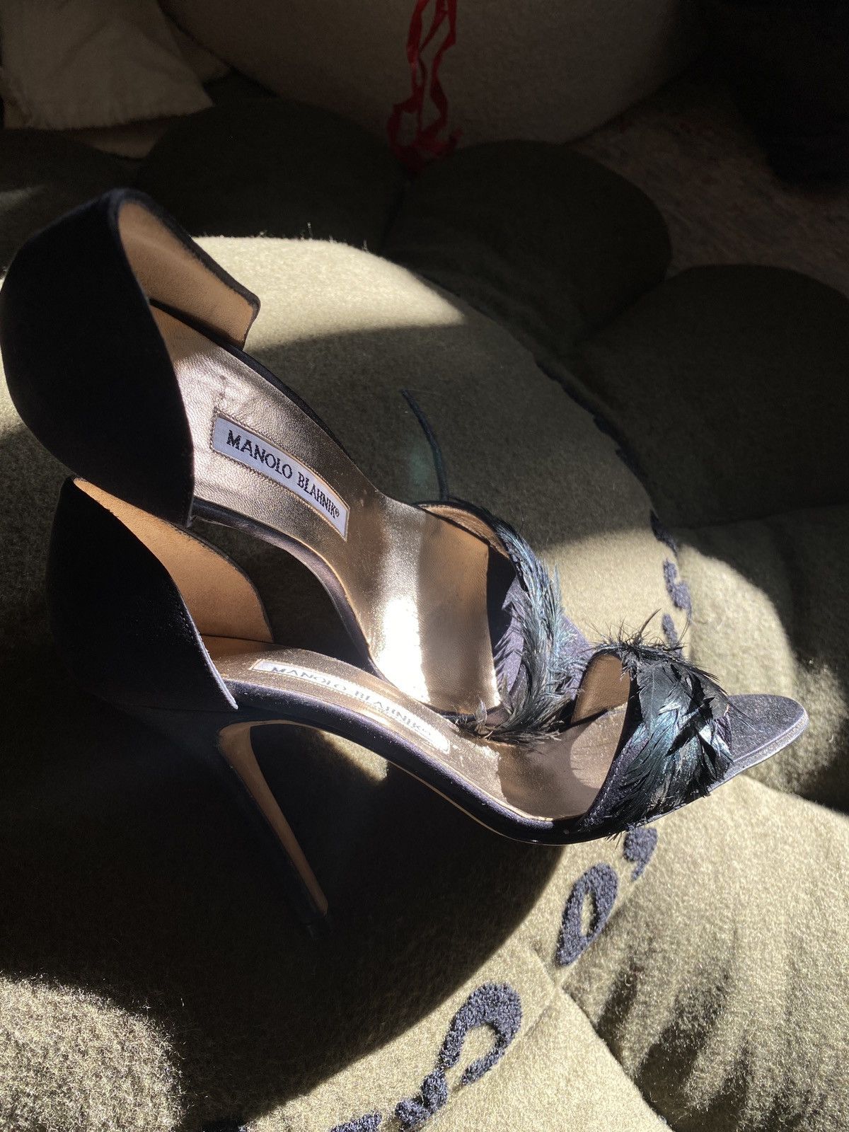 Manolo Blahnik Manolo Blahnik black stain feather Catalina pumps Size US 6.5 / IT 36.5 - 1 Thumbnail