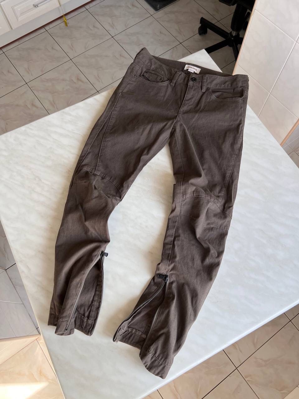 Diesel × Vintage DIESEL Vintage Y2K Belt Flare Low waist pants khaki zip down Size 25" / US 0 / IT 36 - 1 Thumbnail