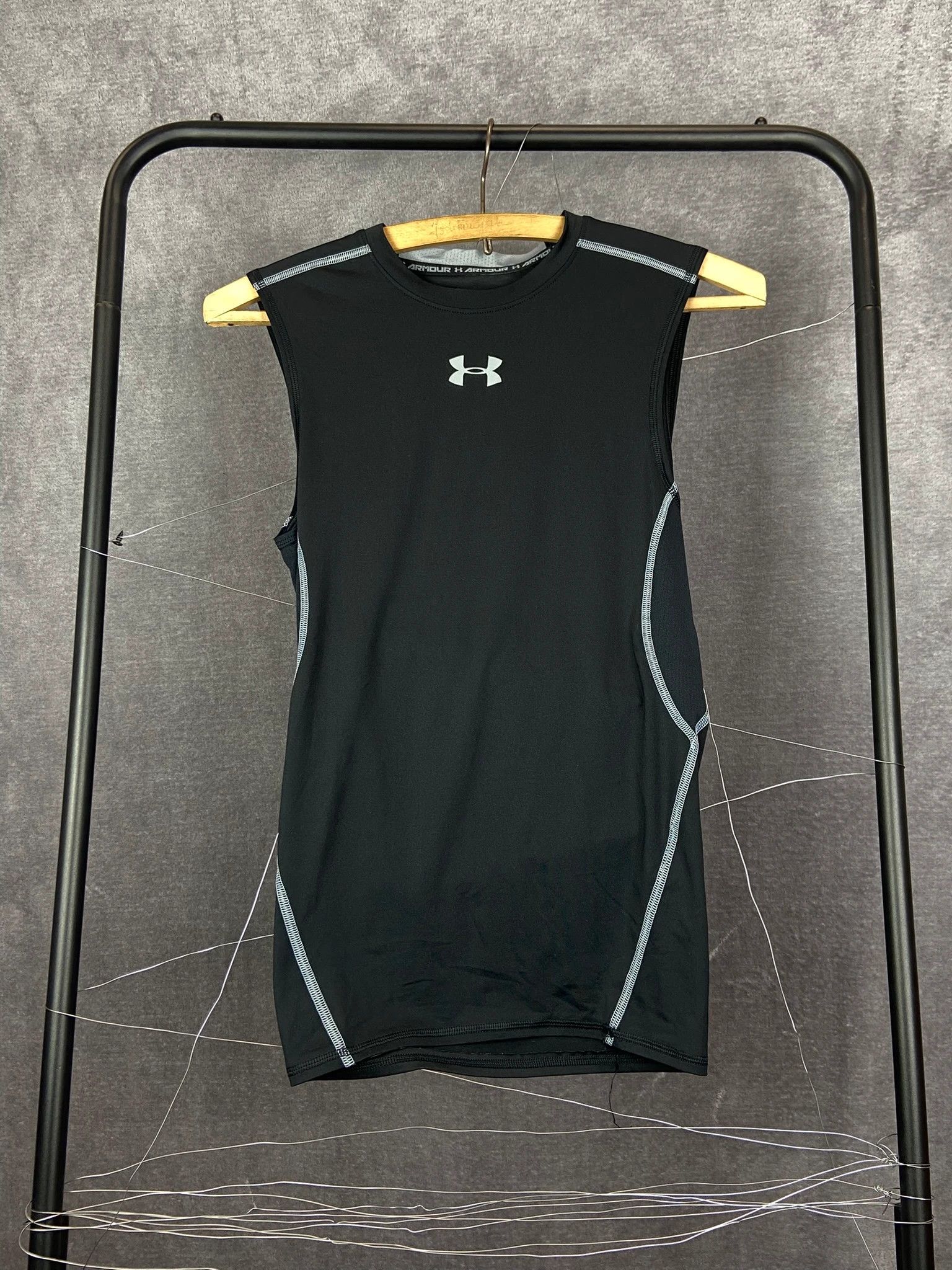 Under Armour Under Armour Sleeveless Training Shirt Mini Logo Spellout Size US S / EU 44-46 / 1 - 1 Thumbnail