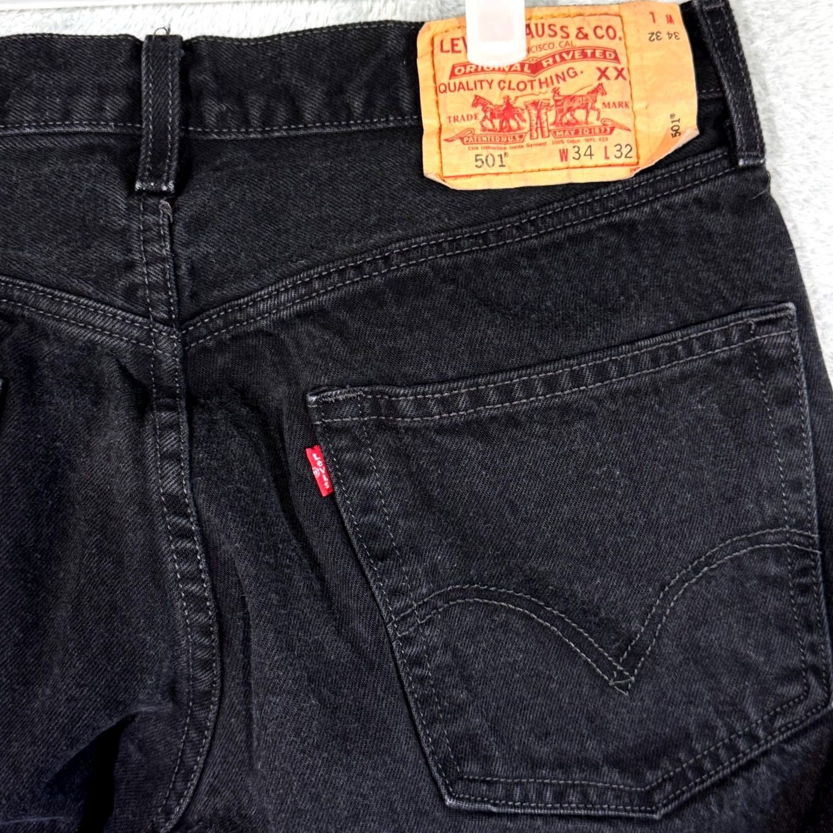 Levi's Levi’s 501 Men’s Jeans Button Fly Black Denim Straight 38 x 32 Regular Mens Jeans Size US 38 / EU 54 - 7 Thumbnail