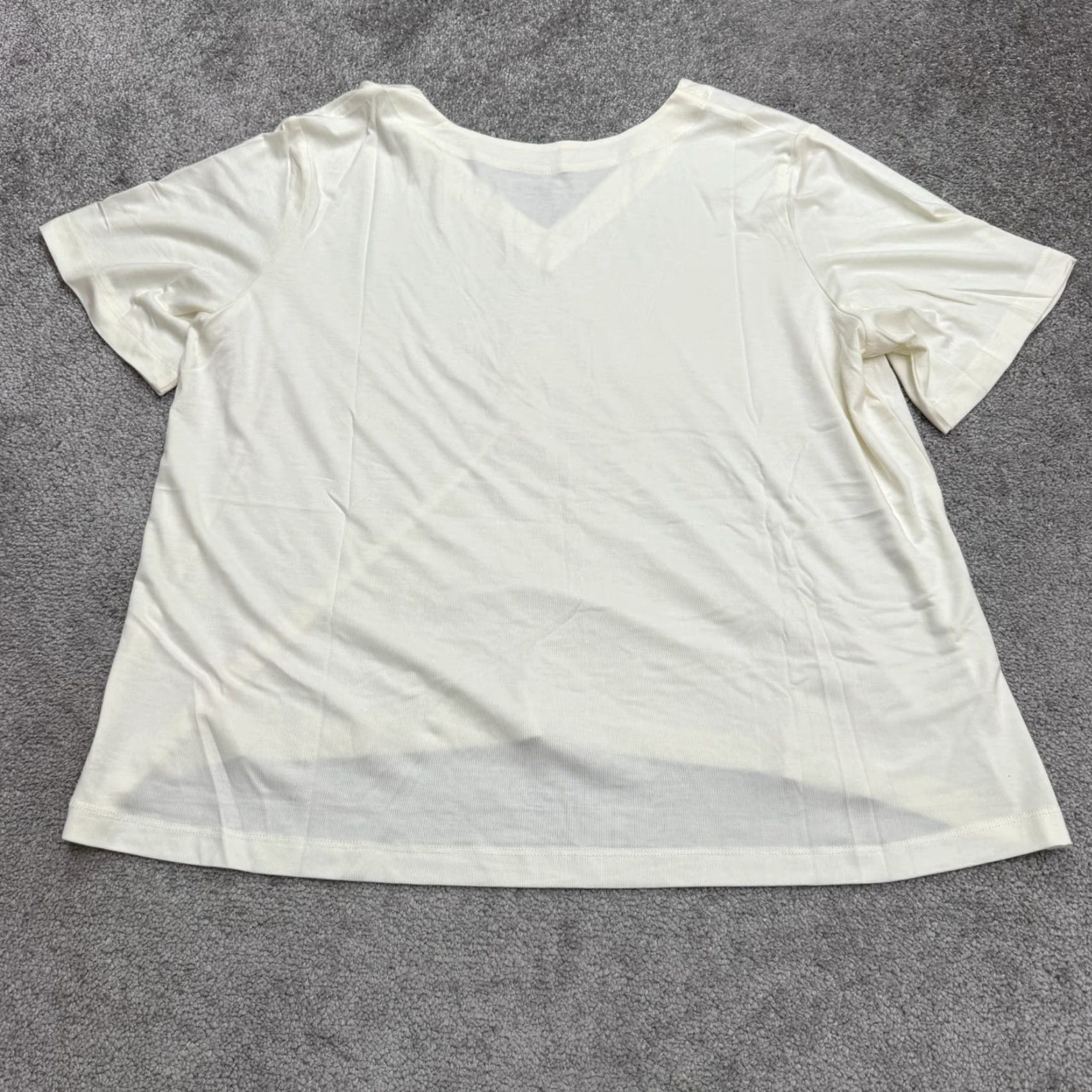 Essentials Betabrand Essential V-Neck Short Sleeve T-Shirt Womens XXL Ivory Casual Tee NWT Size XXL / US 16-18 / IT 52-54 - 3 Thumbnail