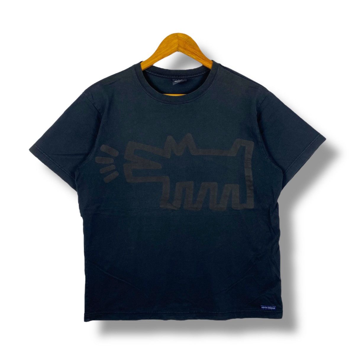 Keith Haring Vintage 00's KEITH HARING Black On Black Logo Faded Tee Size US L / EU 52-54 / 3 - 1 Thumbnail