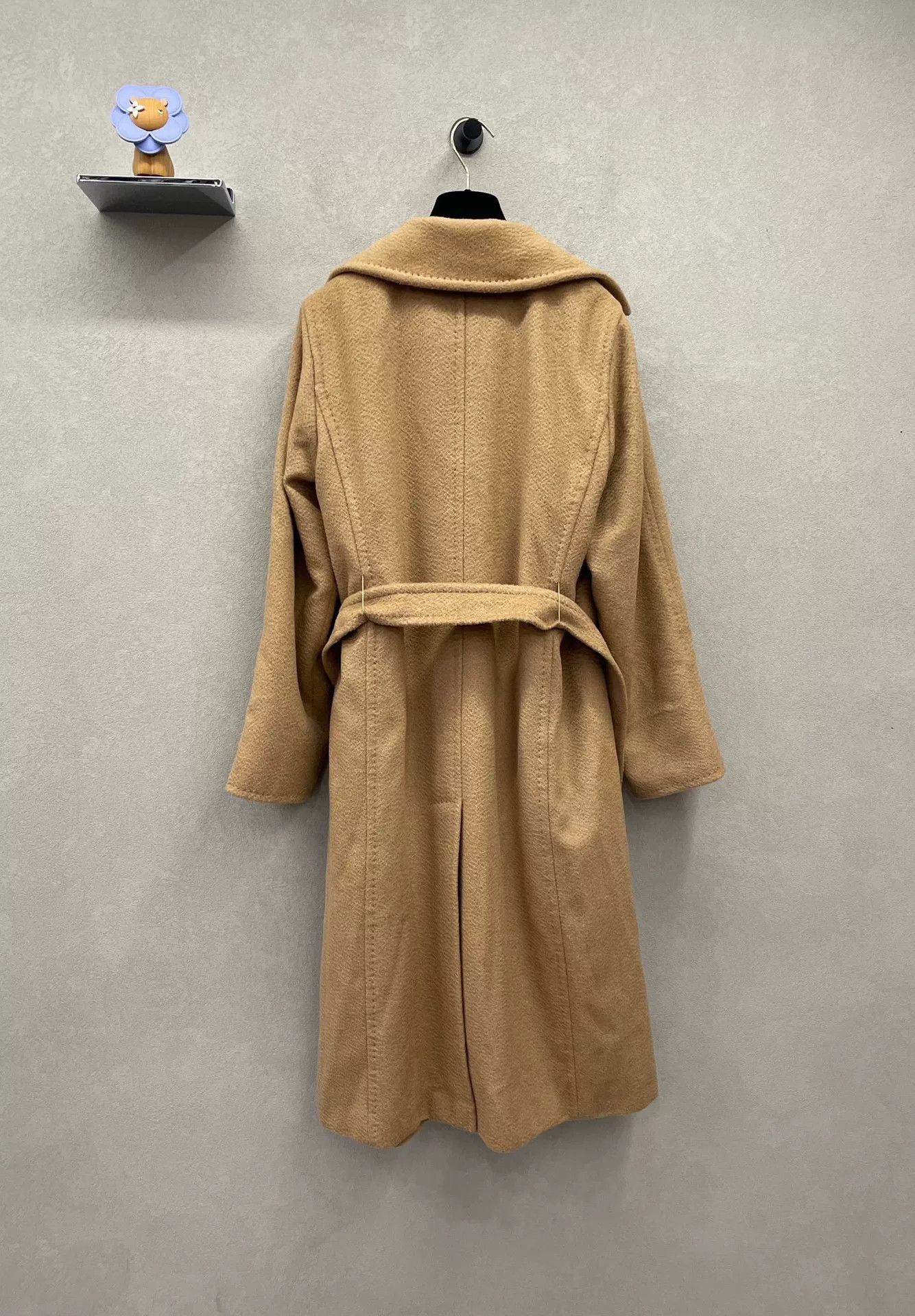 Max Mara beige belted long coat by MaxMara Size US M / EU 48-50 / 2 - 1 Thumbnail