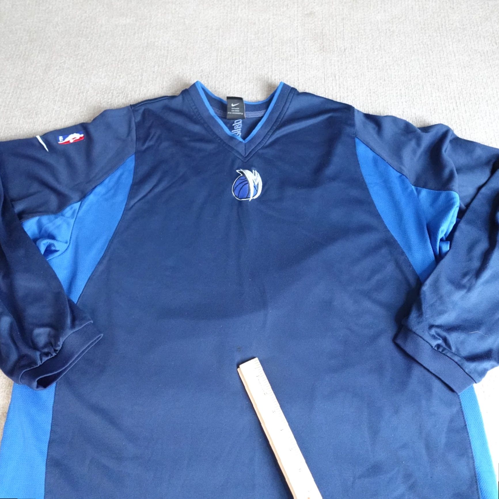 Nike VINTAGE Nike Shirt 2XL Blue Dallas Mavericks Embroidered Double Sided V-Neck Shirt Mens Size US XXL / EU 58 / 5 - 7 Thumbnail