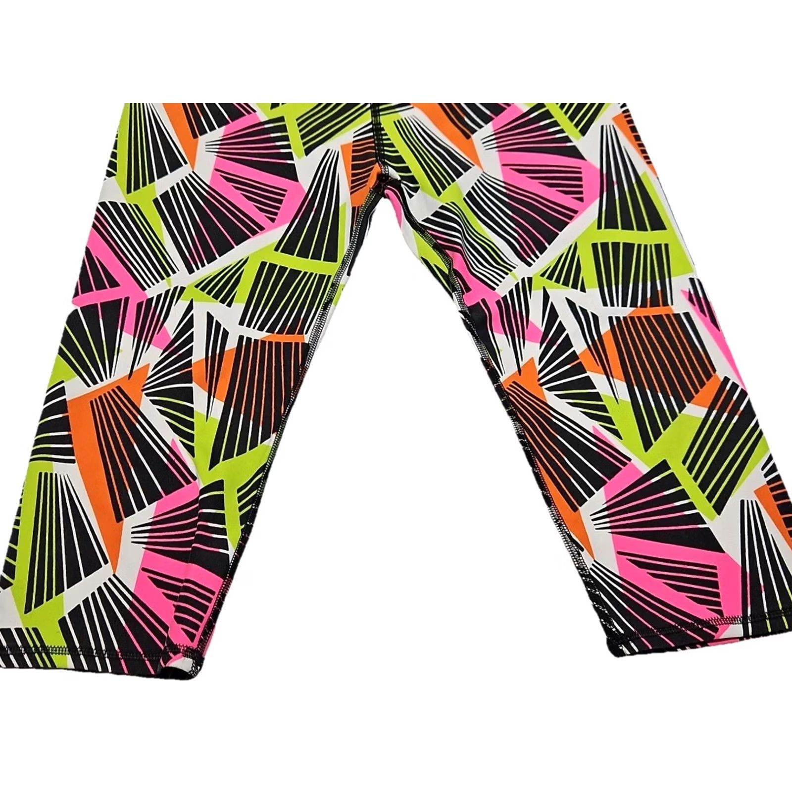 Fabletics Fabletics Leggings Womens Medium Multicolor Geometric Print Athletic Yoga Capri Size 32" / US 10 / IT 46 - 4 Thumbnail