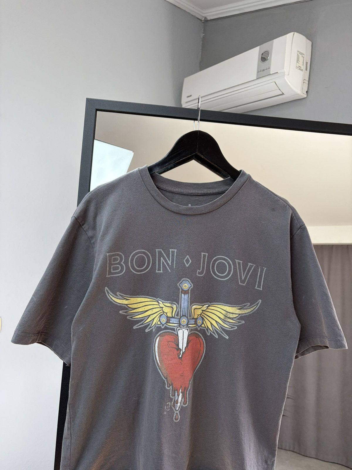 Band Tees Bon Jovi 1986–87 World Tour Tee Vintage Fade Rock Band Shirt Size US S / EU 44-46 / 1 - 5 Thumbnail