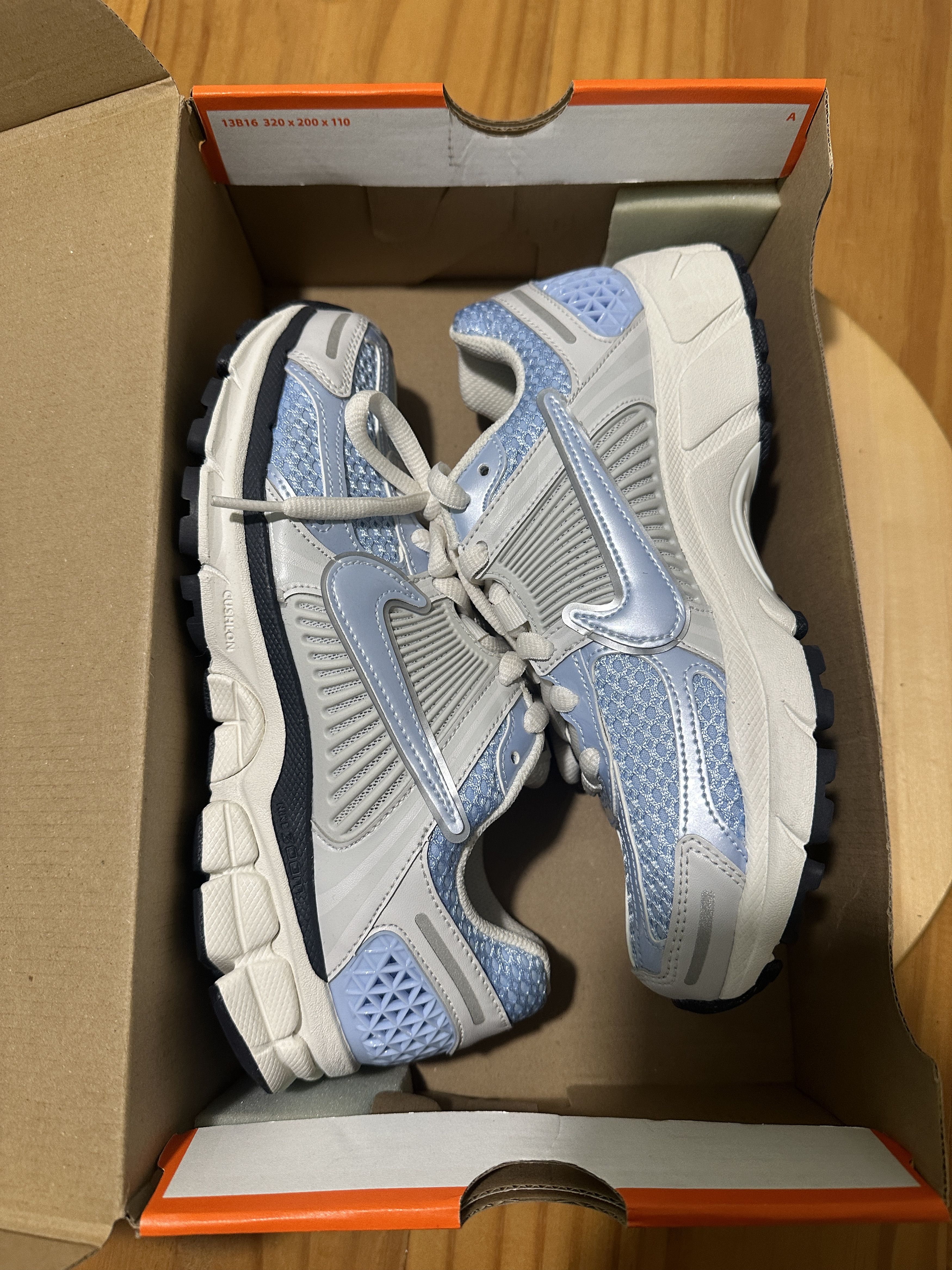 Nike Nike Zoom Vomero 5 Royal Tint Photon Dust (Women's) Size US 7 / IT 37 - 3 Thumbnail