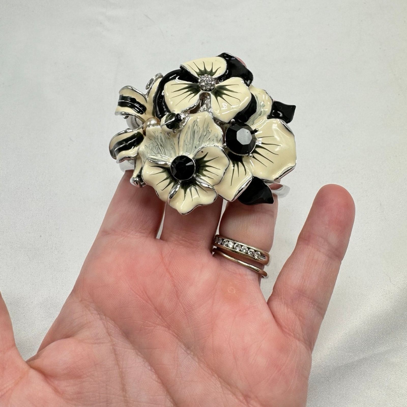 Kenneth Jay Lane VTG Kenneth Jay Lane cuff bracelet Size ONE SIZE - 2 Thumbnail