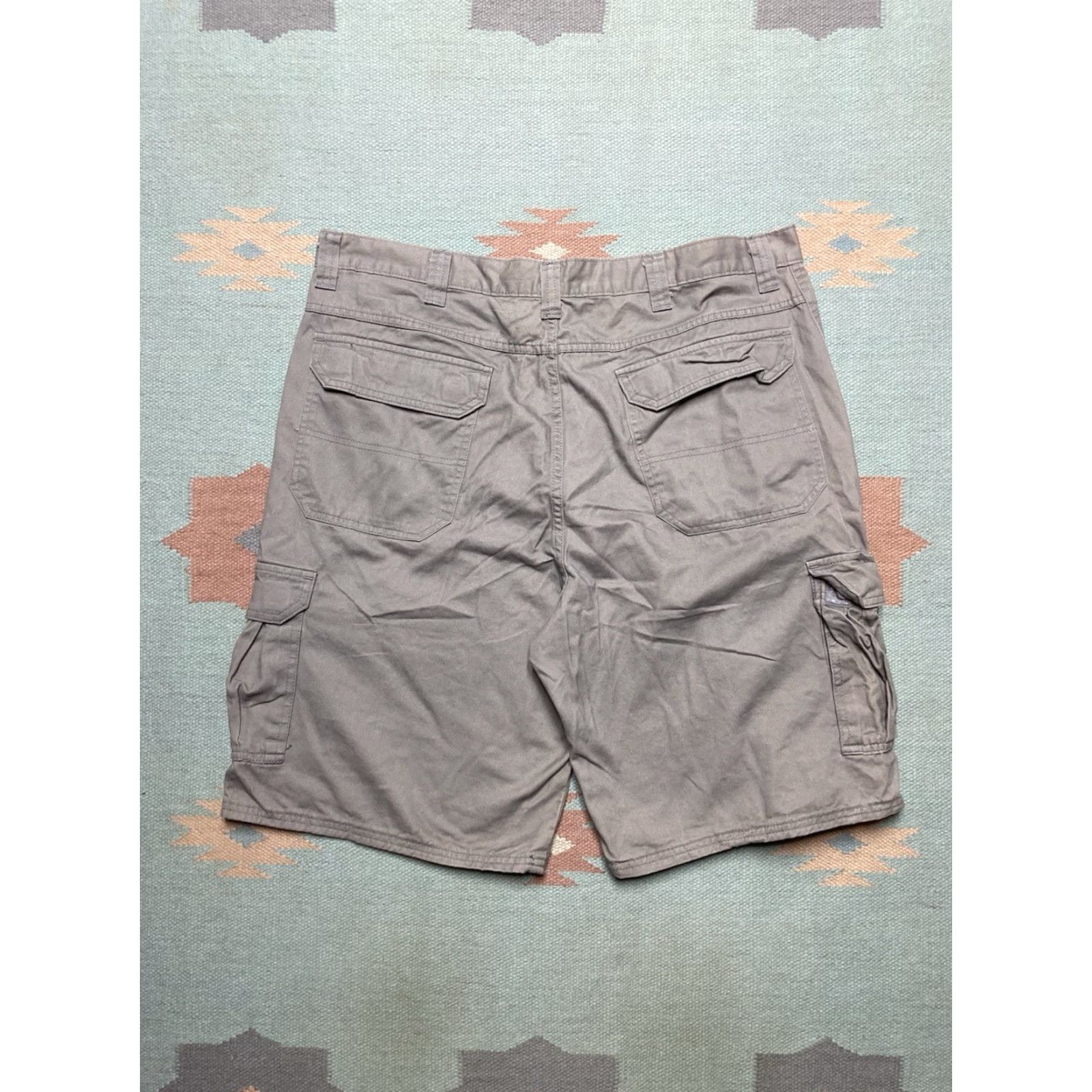 Wrangler Wrangler Cargo Shorts Stone Gray Gray Cargo Shorts Men 38 Regular Inseam 10” Outseam 23” Baggy Wide Leg Pockets Skater Size US 38 / EU 54 - 7 Thumbnail