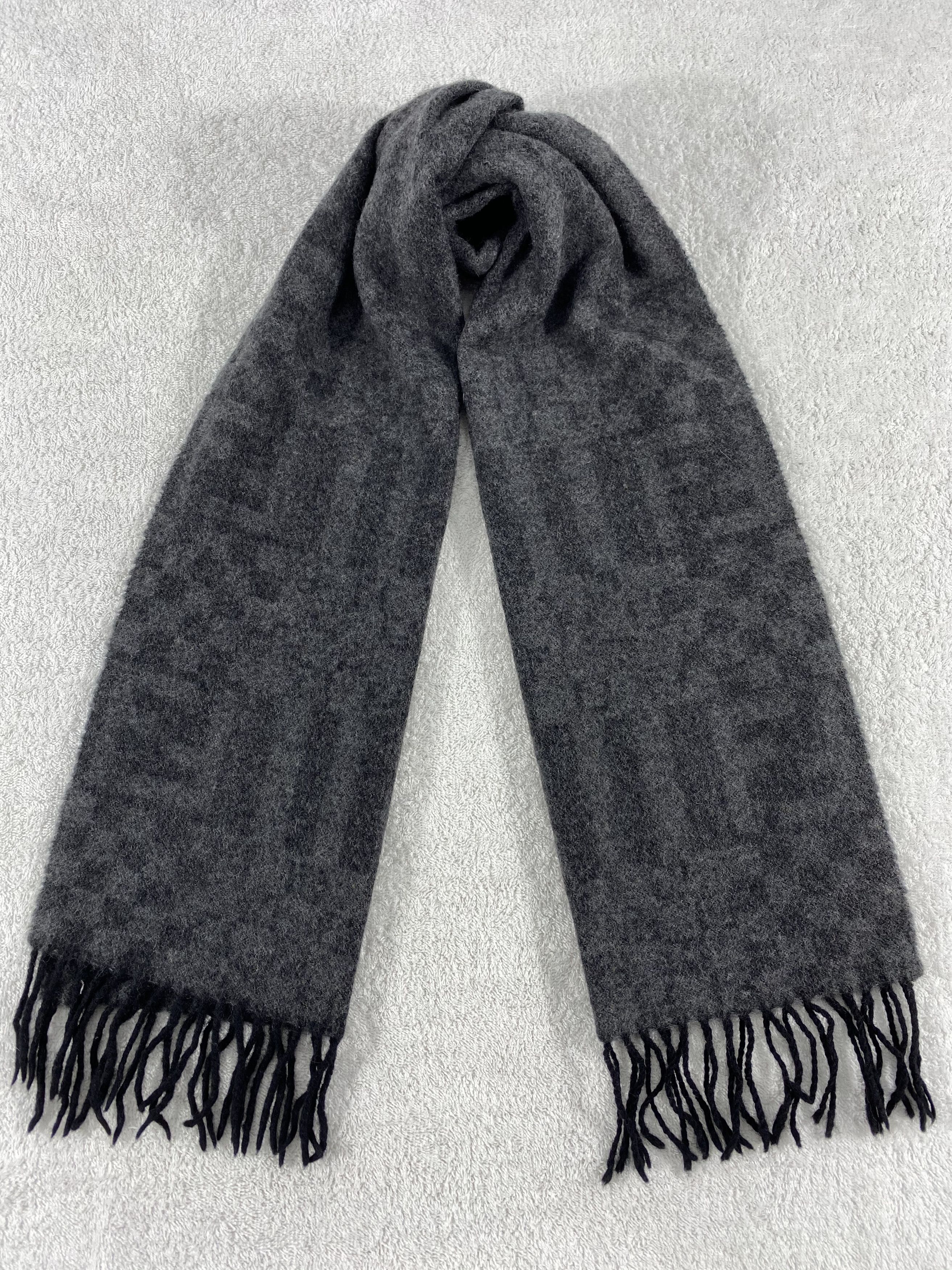 Vintage Fendi Scarf/Muffler/Neckwear MF625