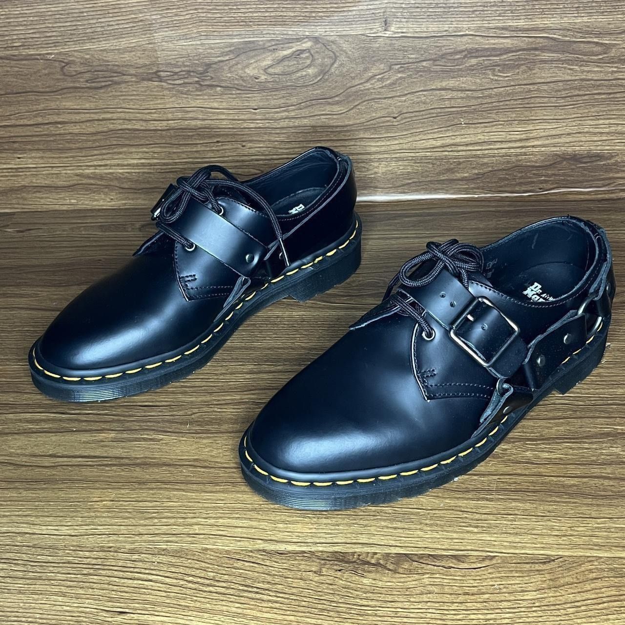 Dr. Martens Henree polished smooth black leather Oxford w 7
