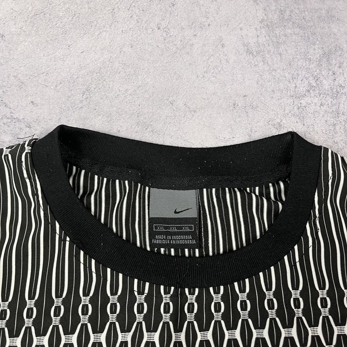 Nike Vintage Nike logo swoosh y2k pattern acid crazy tee 90’s Size US XXL / EU 58 / 5 - 3 Thumbnail