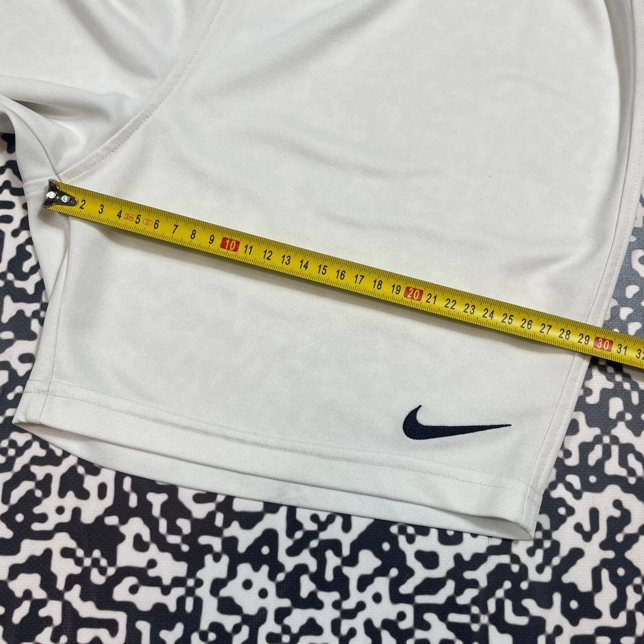 Nike Vintage Y2K Nike Swoosh Logo Sport Retro Shorts 90s Style Size US 30 / EU 46 - 13 Thumbnail