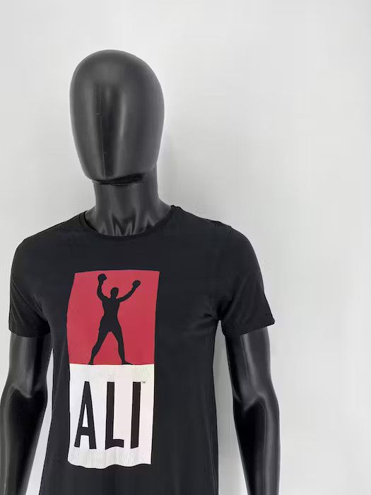 Vintage Y2K The Greatest Muhammad Ali American Boxer Faded Tshirts Size US S / EU 44-46 / 1 - 4 Thumbnail