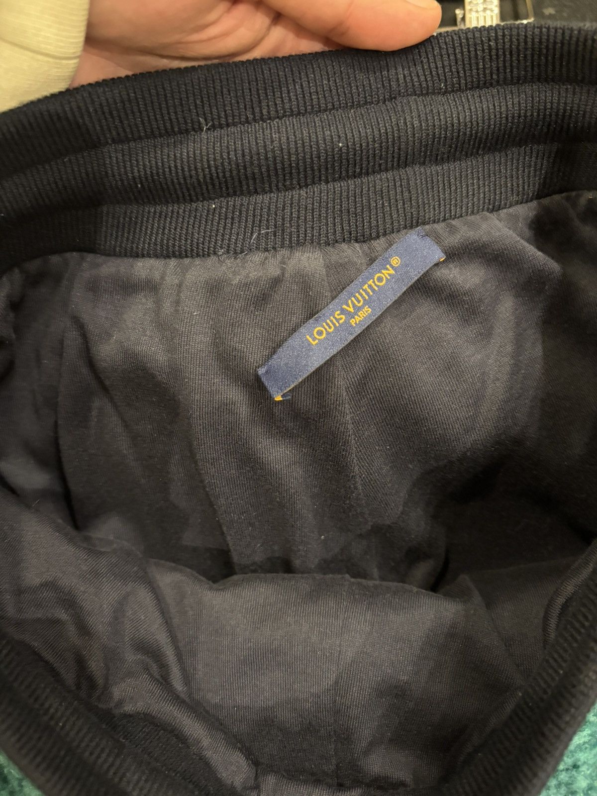 Louis Vuitton Louis Vuitton Monogram Camo Fleece Sherpa Sweatpants Size US 30 / EU 46 - 3 Thumbnail