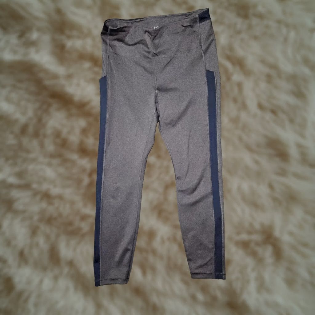 Athleta Athleta Leggings Womens Medium Gray Ultimate Stash Pocket 7/8 Tight Athletic Size 32" / US 10 / IT 46 - 1 Thumbnail