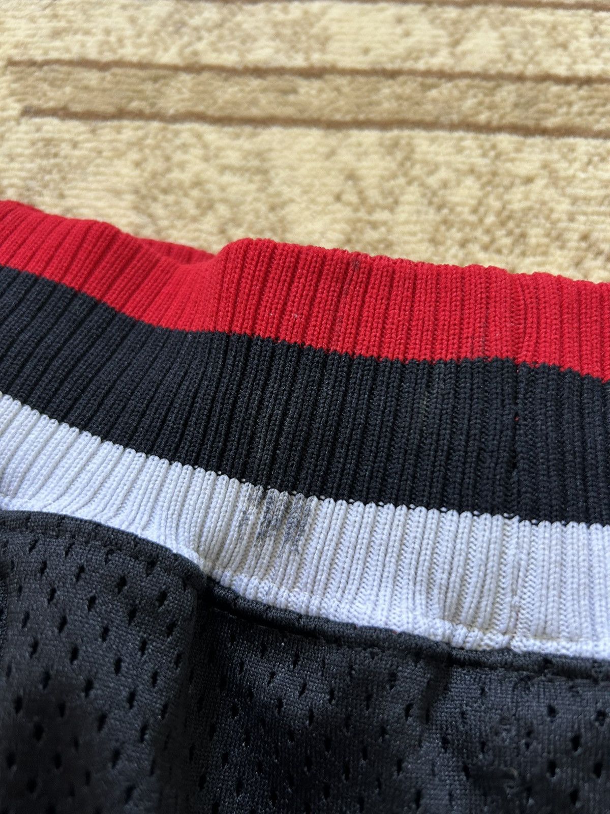 NBA × Nike × Vintage Vintage 90s Nike Chicago Bulls Mesh Shorts Size US 34 / EU 50 - 5 Thumbnail