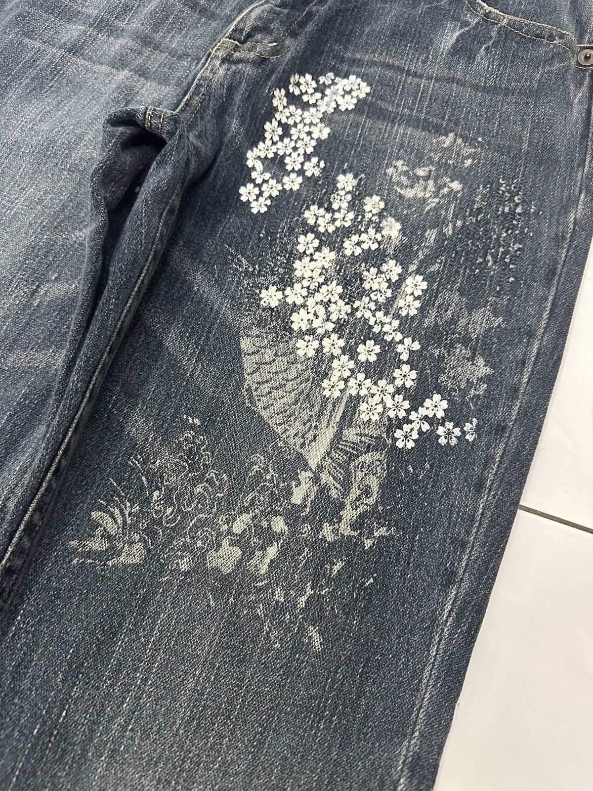 Japanese Brand × Vintage Vintage Japanese Souvenir Fish Koi Jeans Size US 31 - 12 Thumbnail